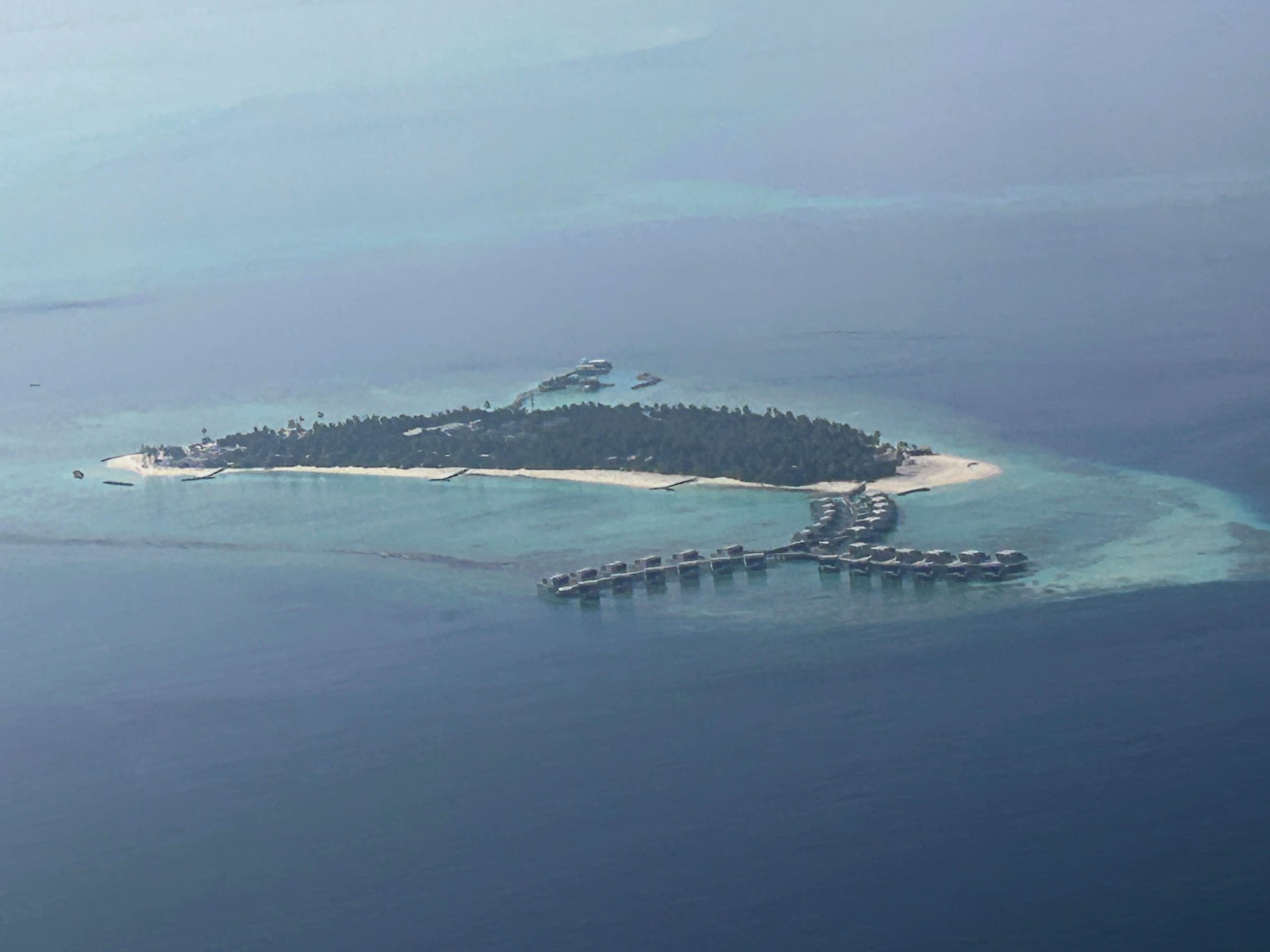 海に浮かぶ島