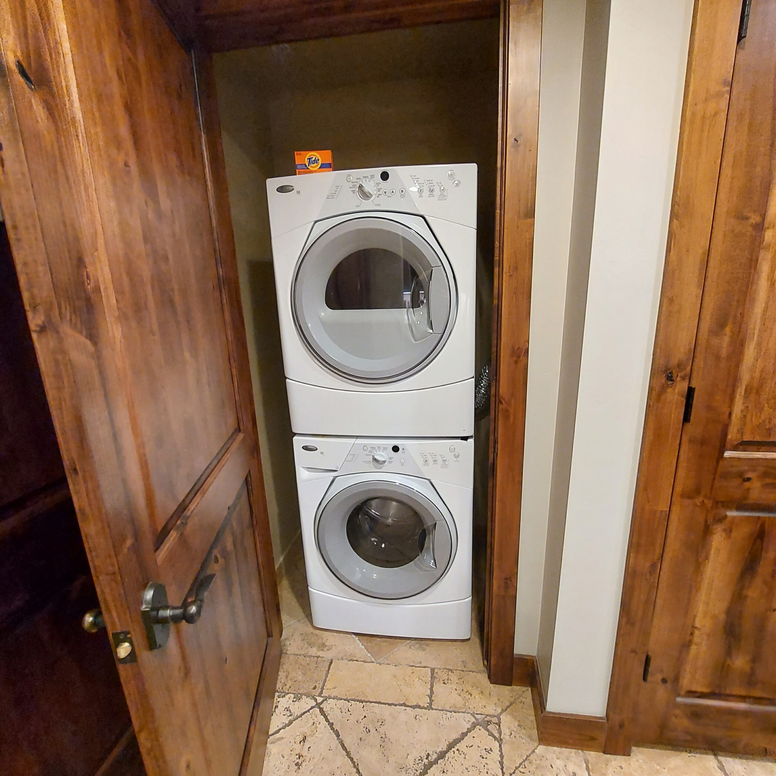 ドアの開いた便器