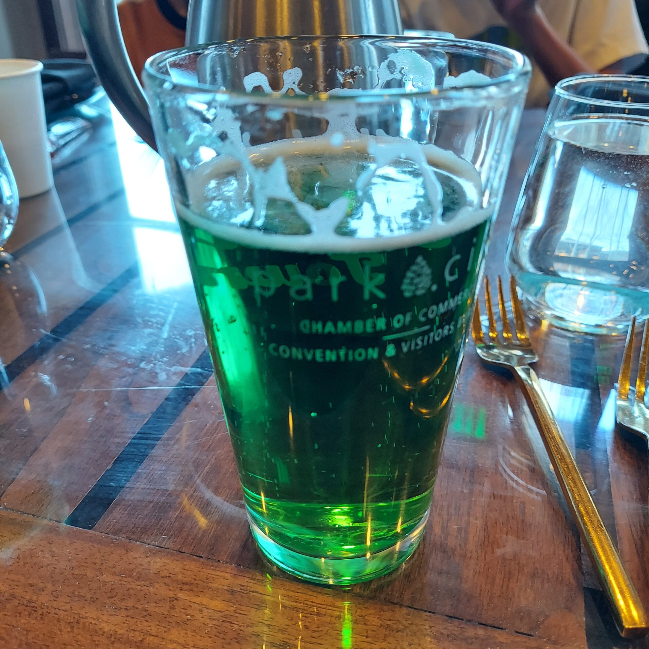 ビールの入ったグラス