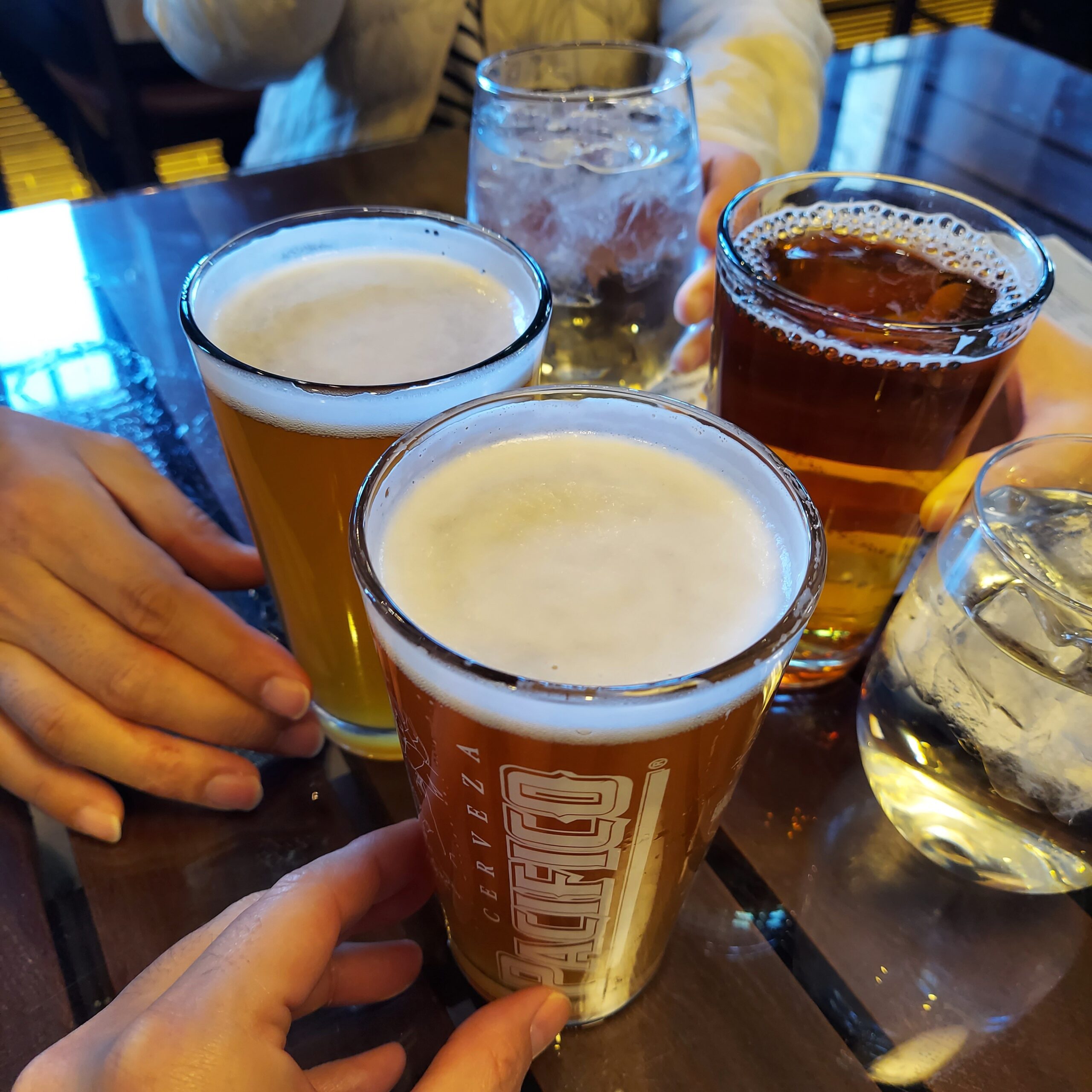 カップに入った飲み物