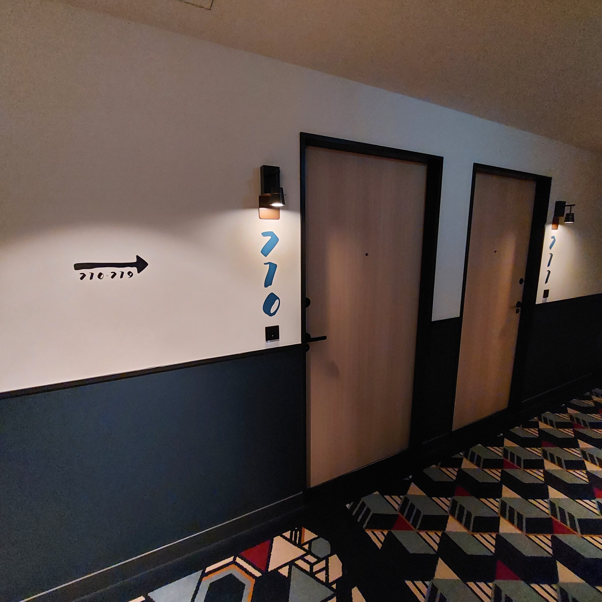 コンピューターが置かれている部屋