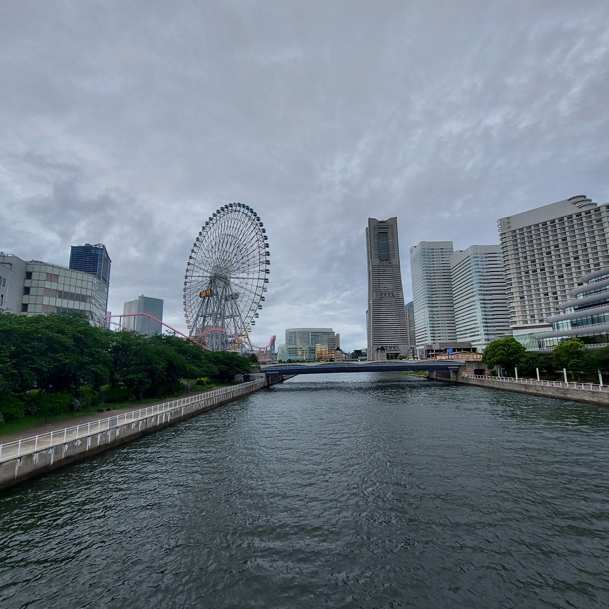 川の上の橋
