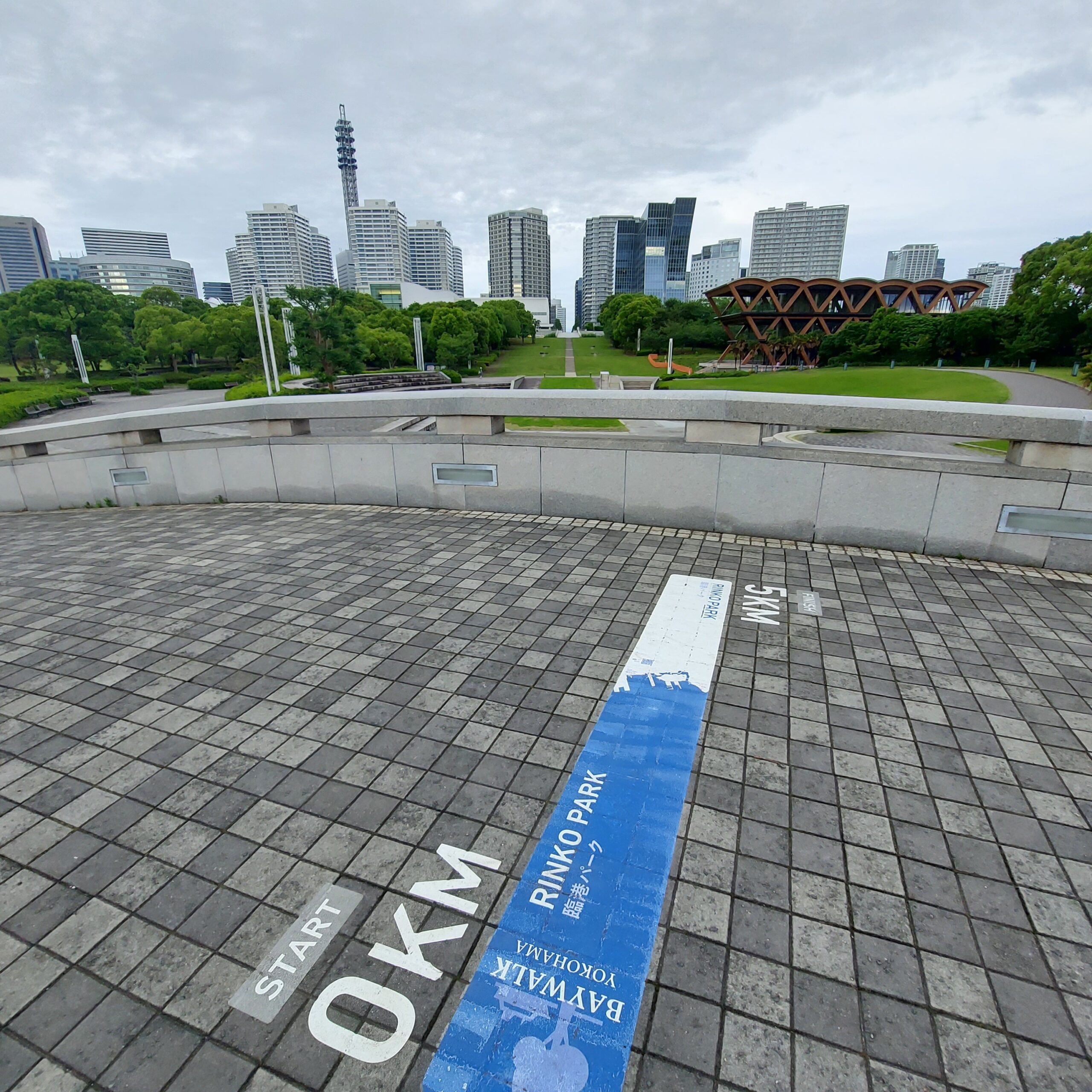 赤い屋根の街並み