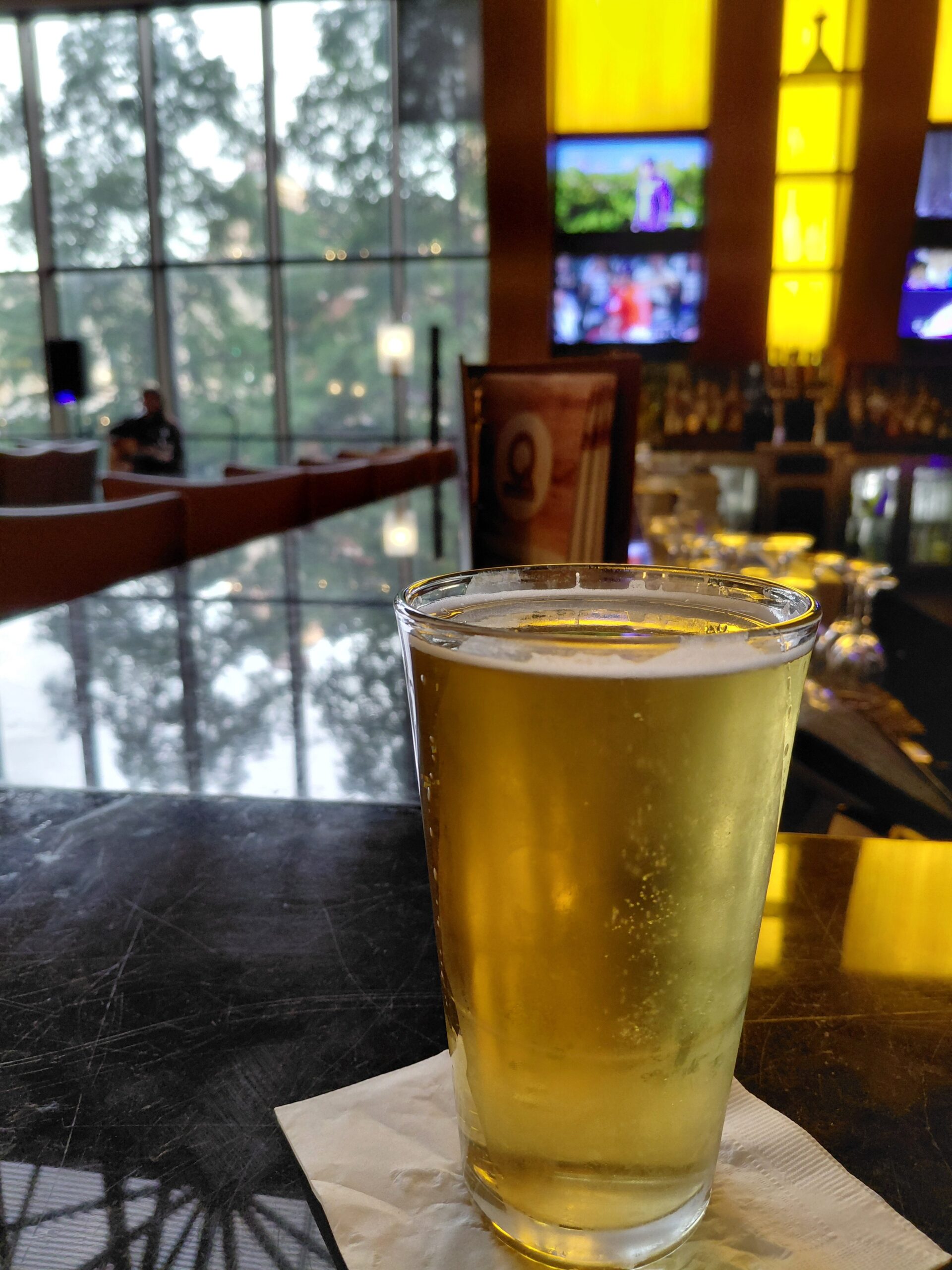 ビールの入ったグラス