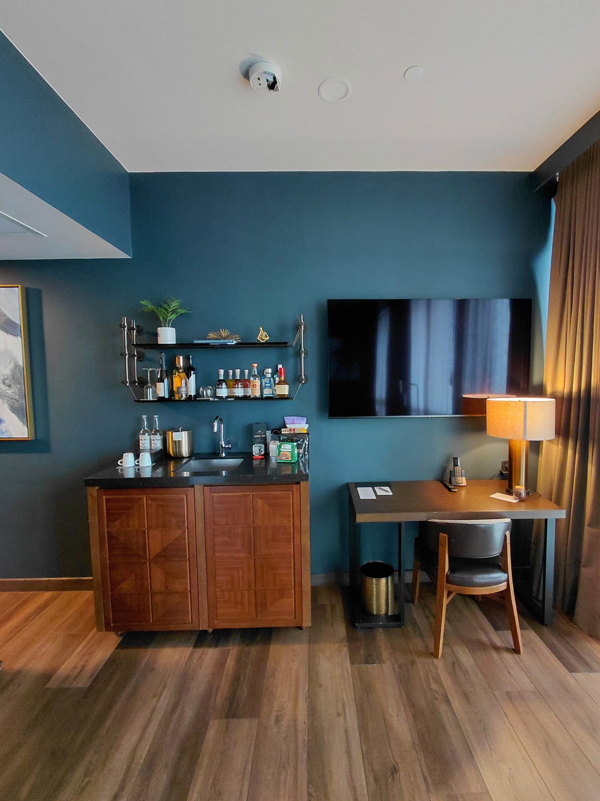 部屋に備えている様々な家具