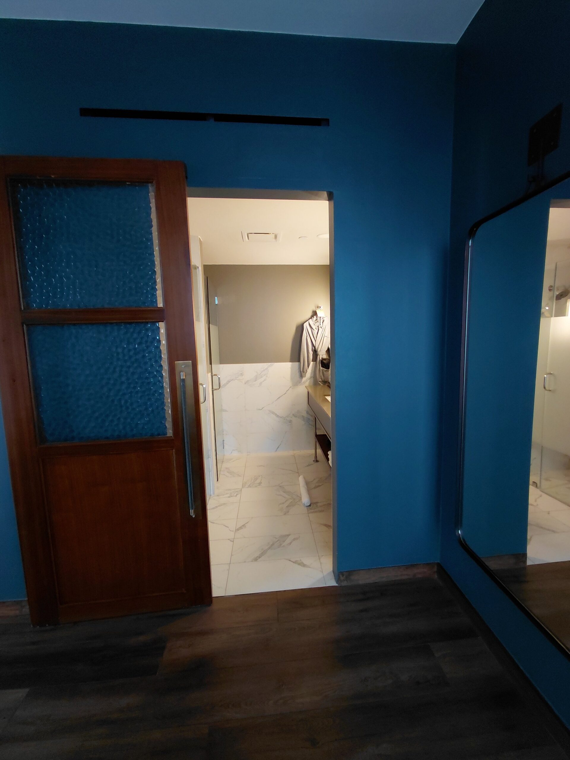 ドアが開いている