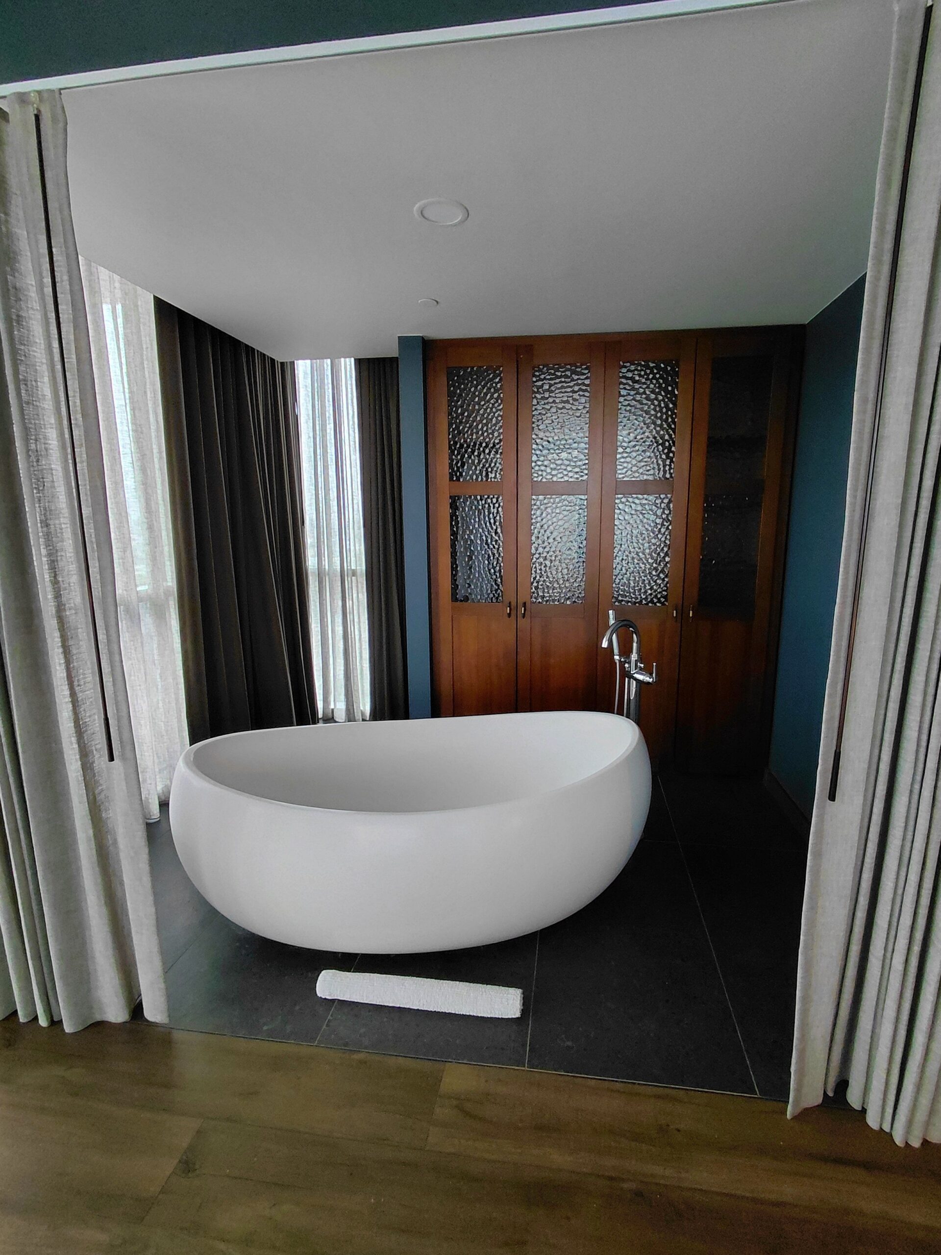 シャワーカーテンがある部屋