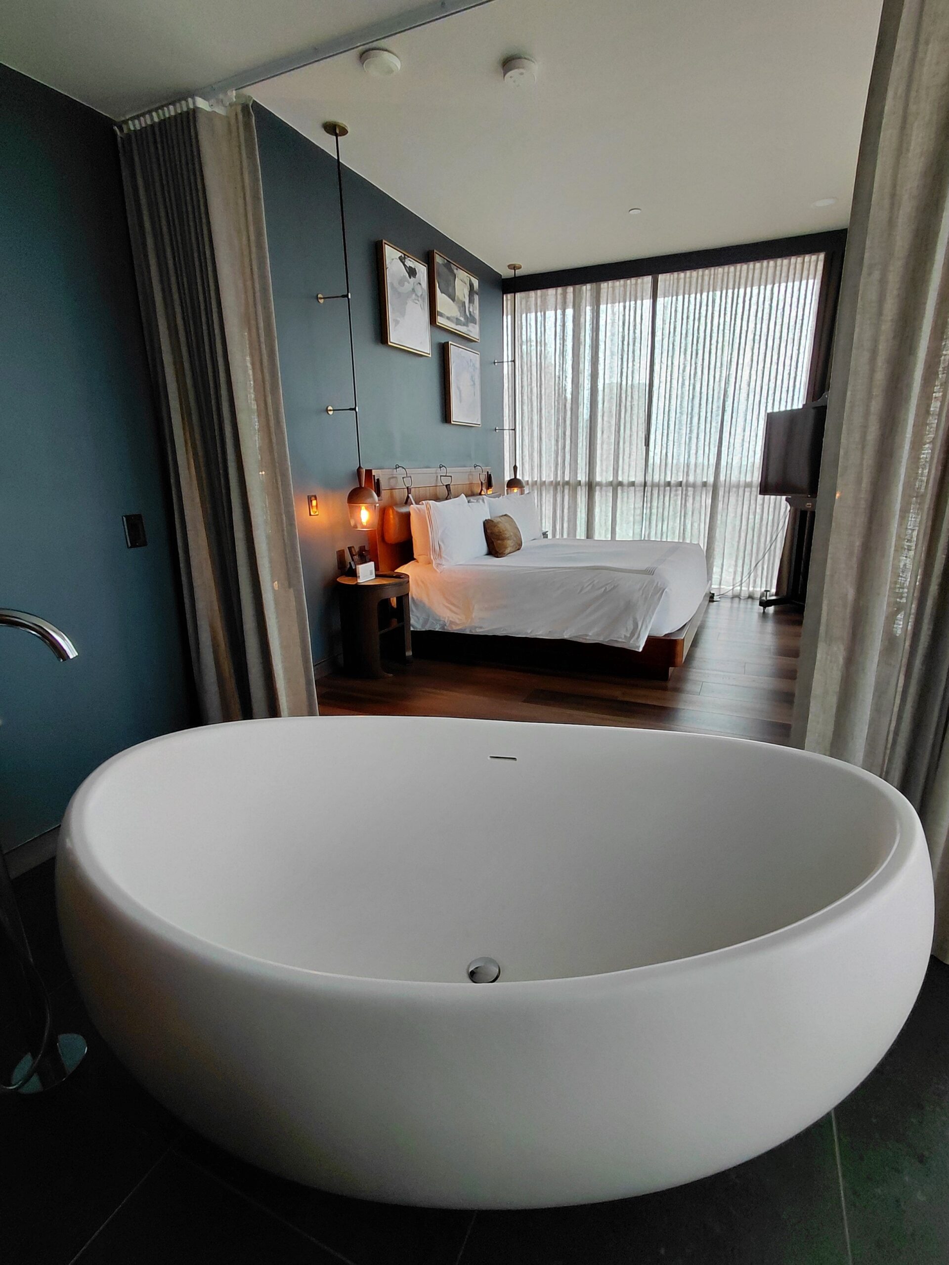 鏡のある洗面台