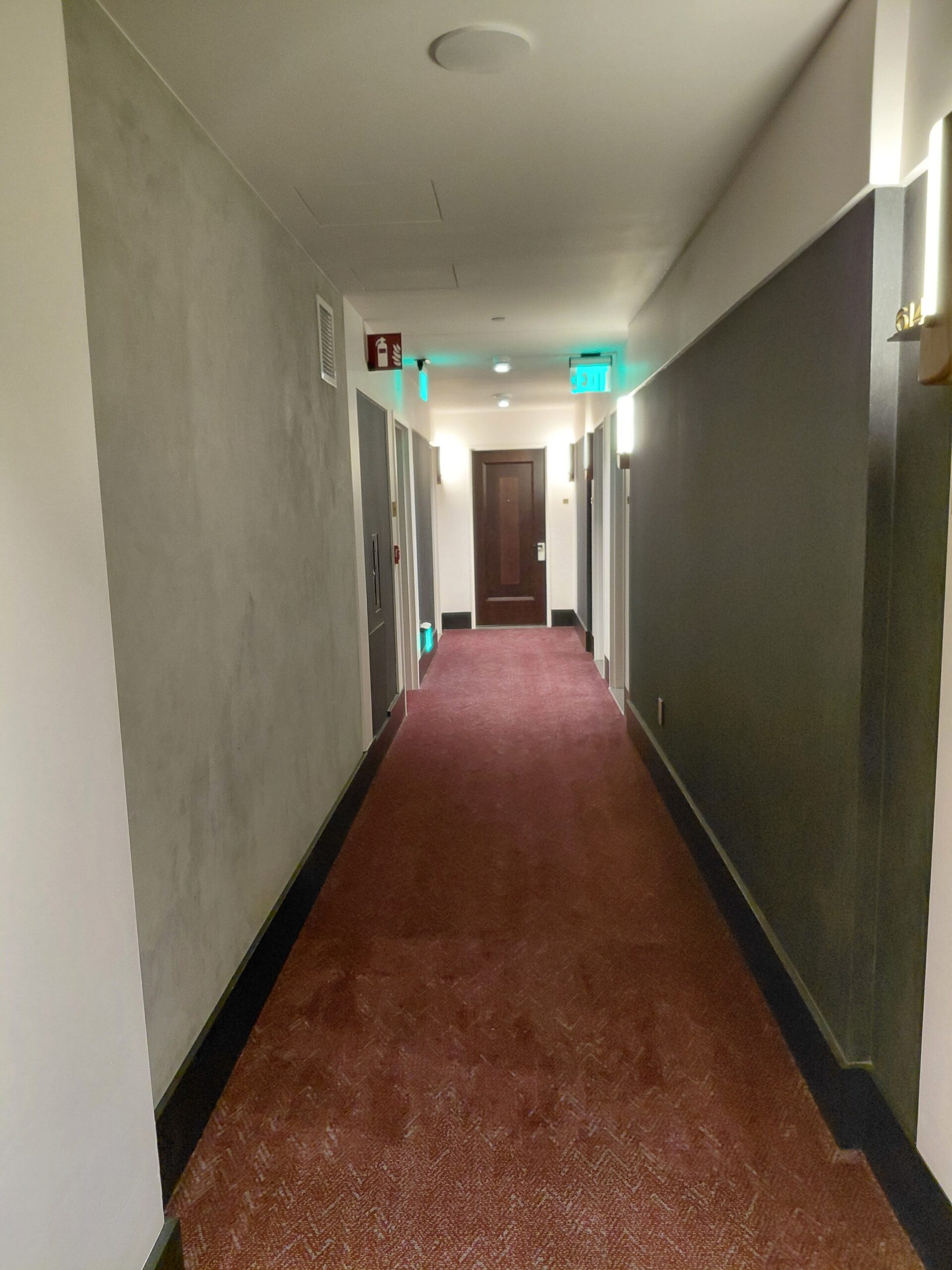 床に置かれている部屋