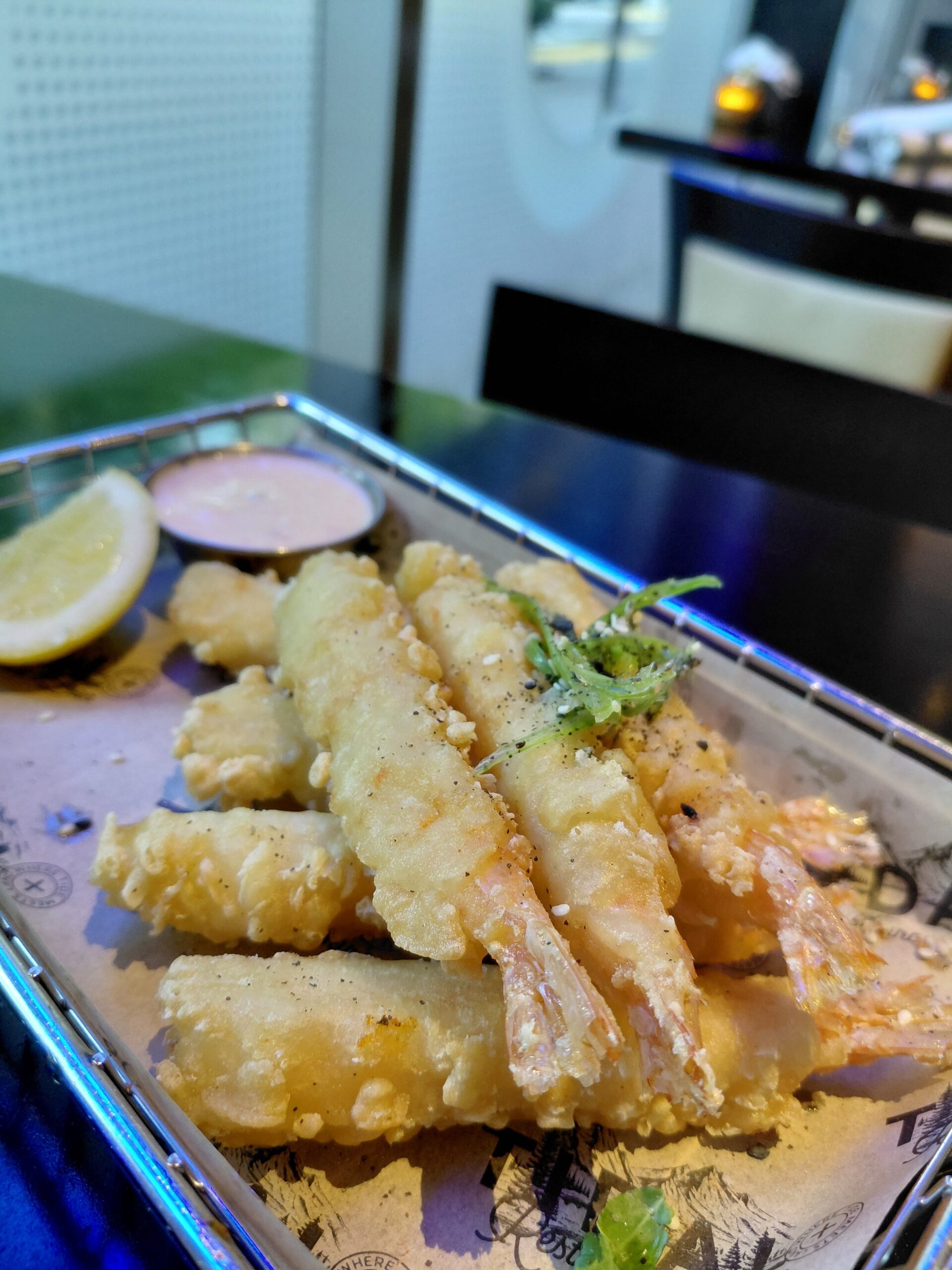 トレイの上の食べ物