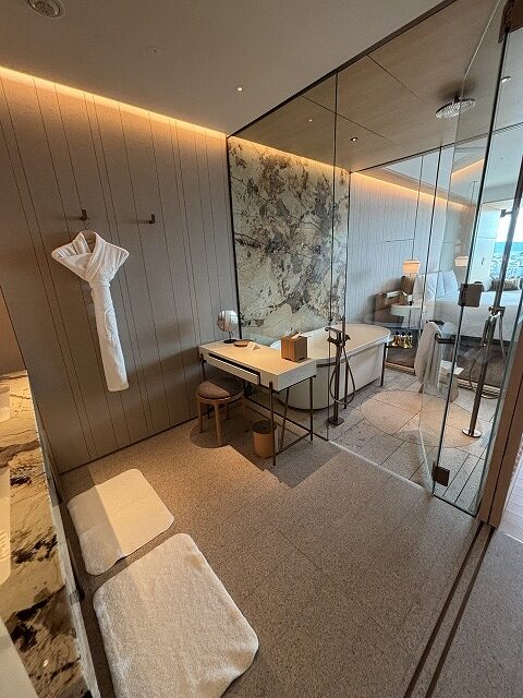 部屋に備えている数々の椅子