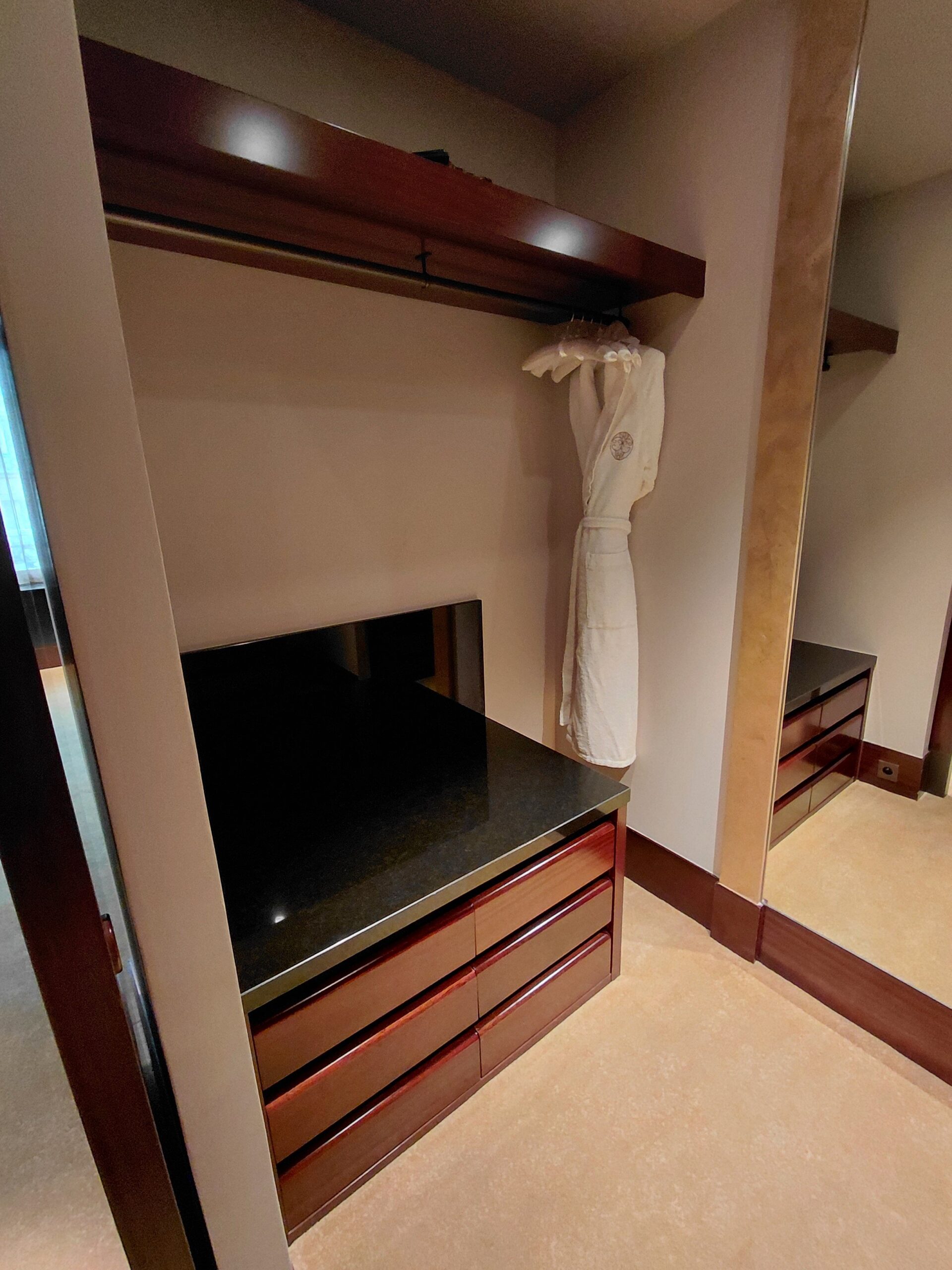 部屋の隅に置かれている