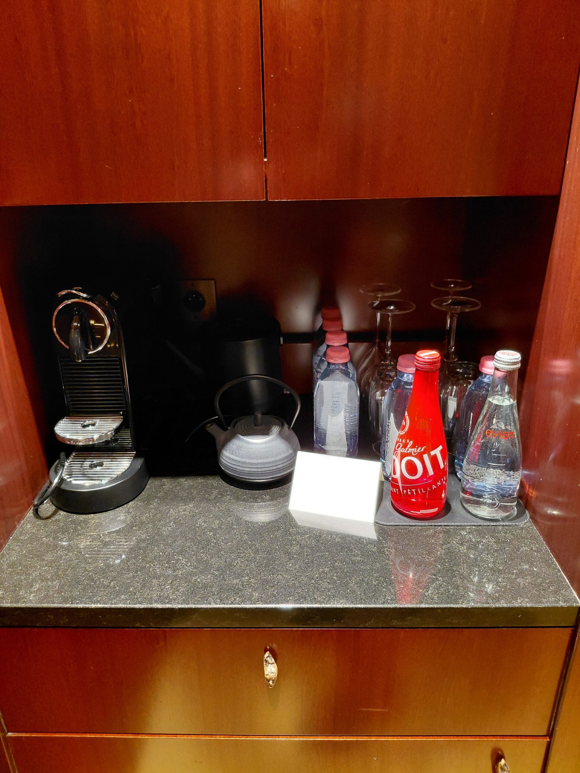 カウンターに置かれたミキサー