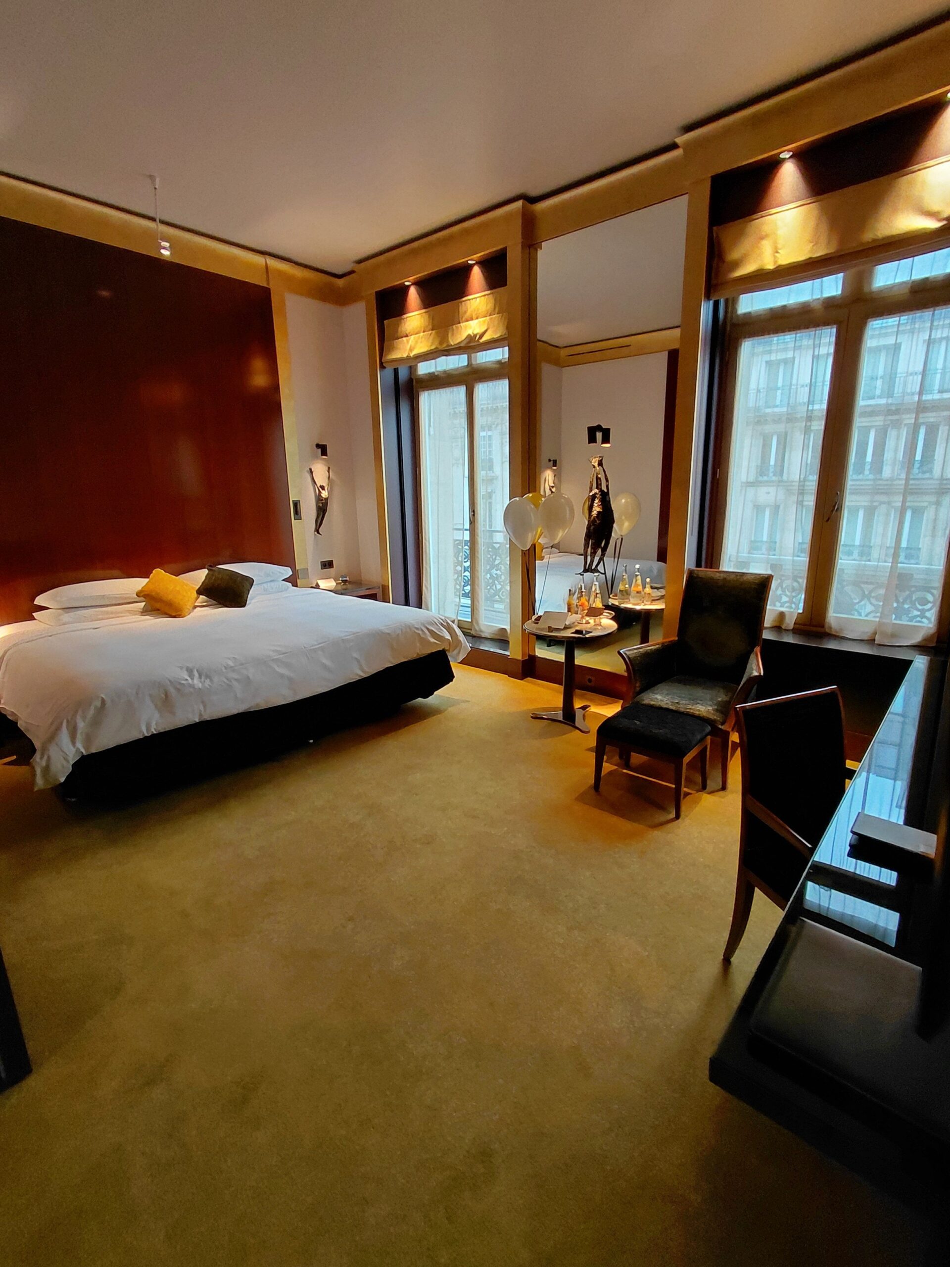 部屋に備えている様々な家具