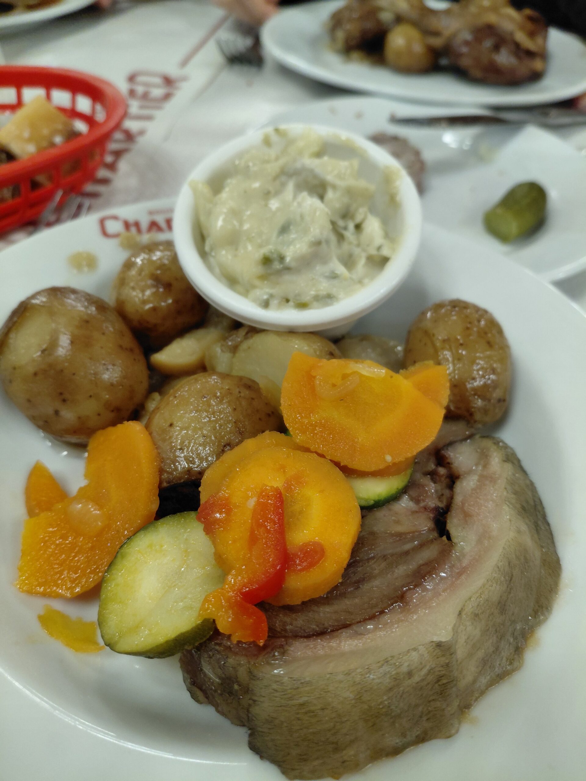 皿に盛られた食べ物