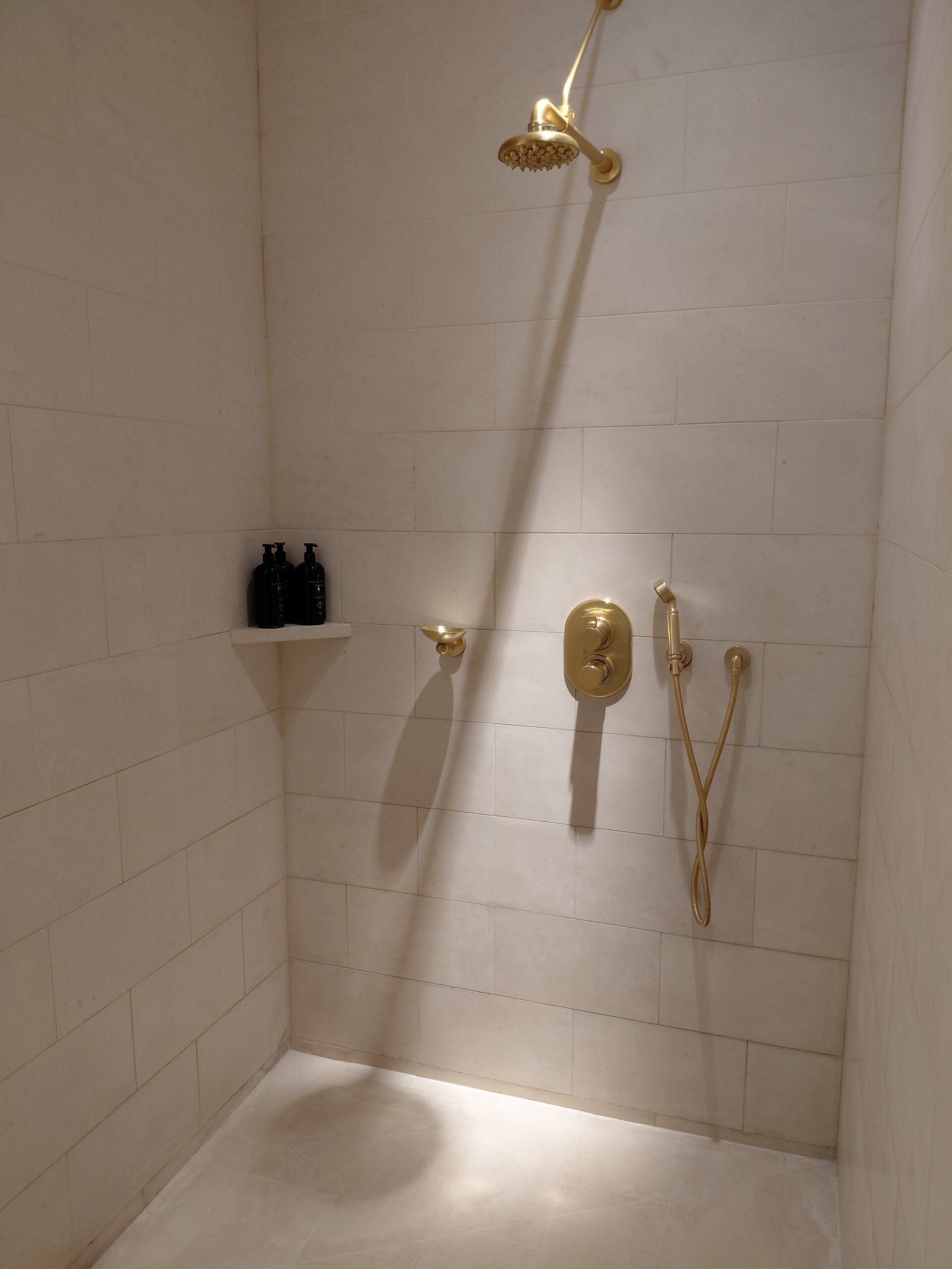 壁に掛けられた絵