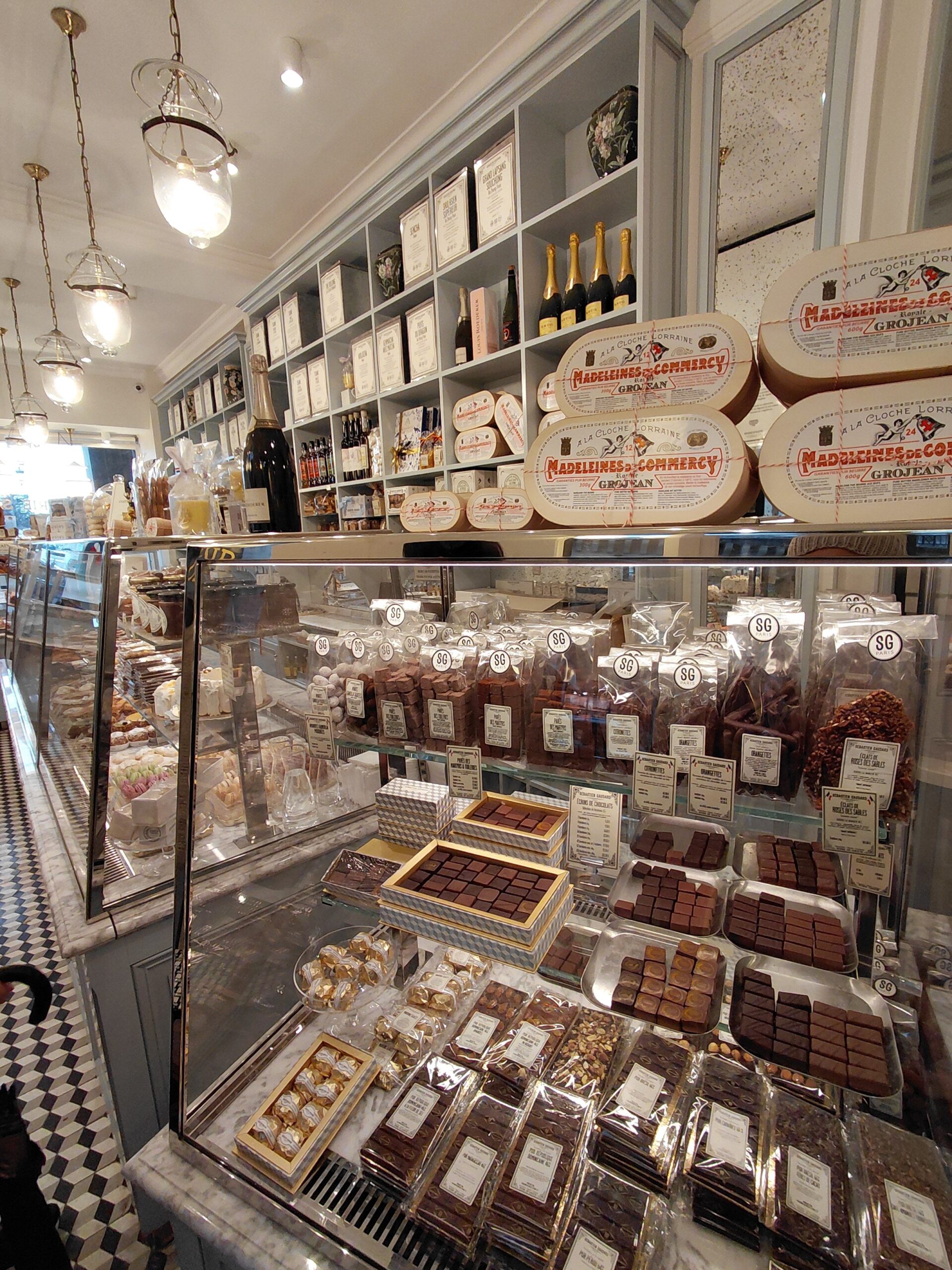 店が並んでいる