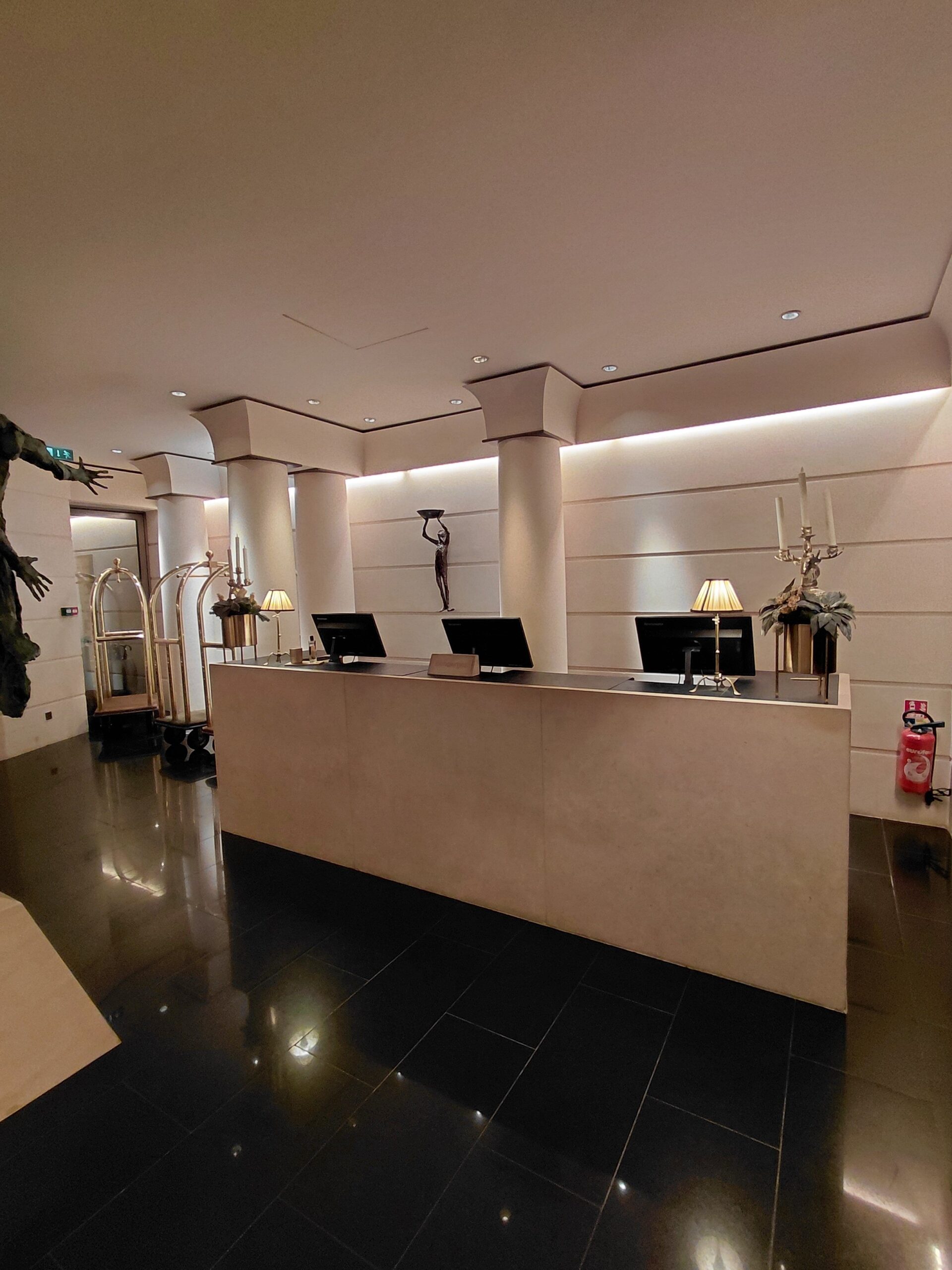 部屋に備えている色々な光