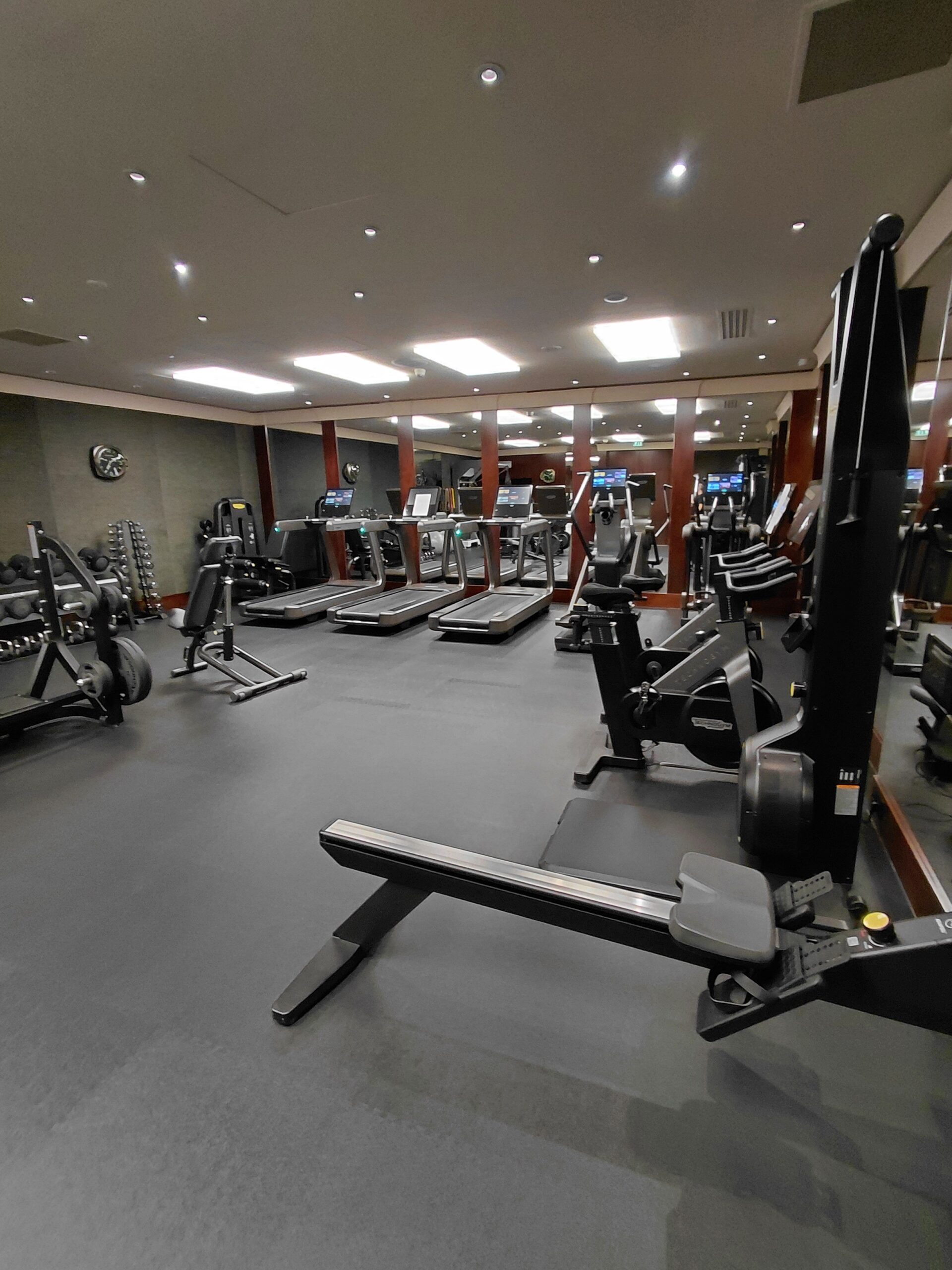 空港のターンテーブルの上の飛行機