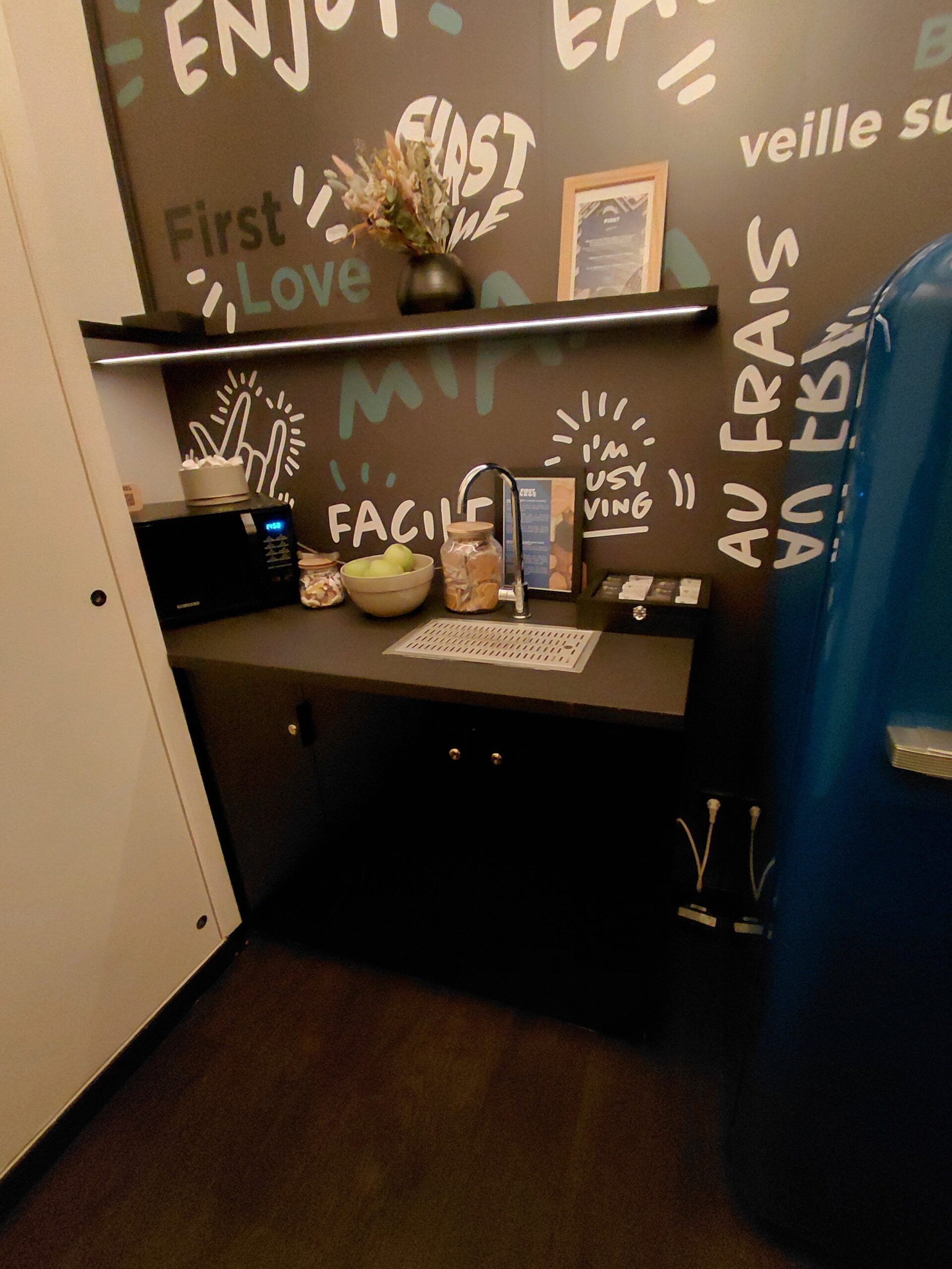 壁に貼られた紙