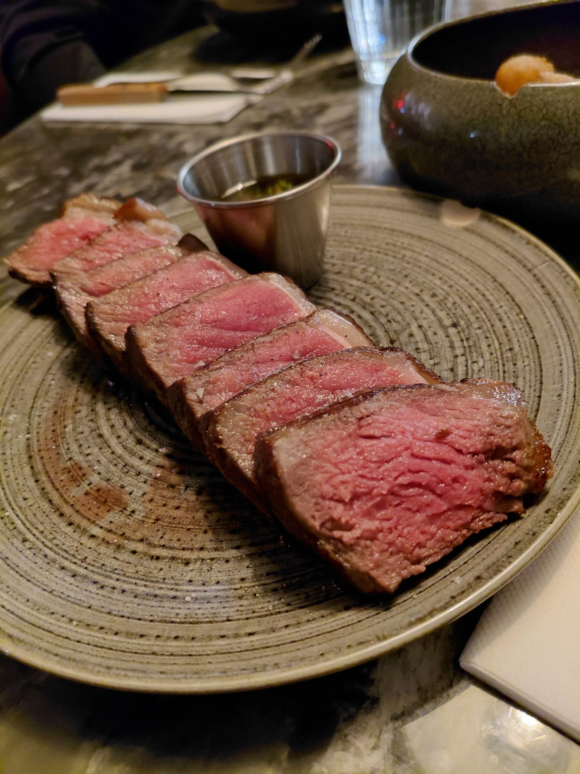 皿の上の肉