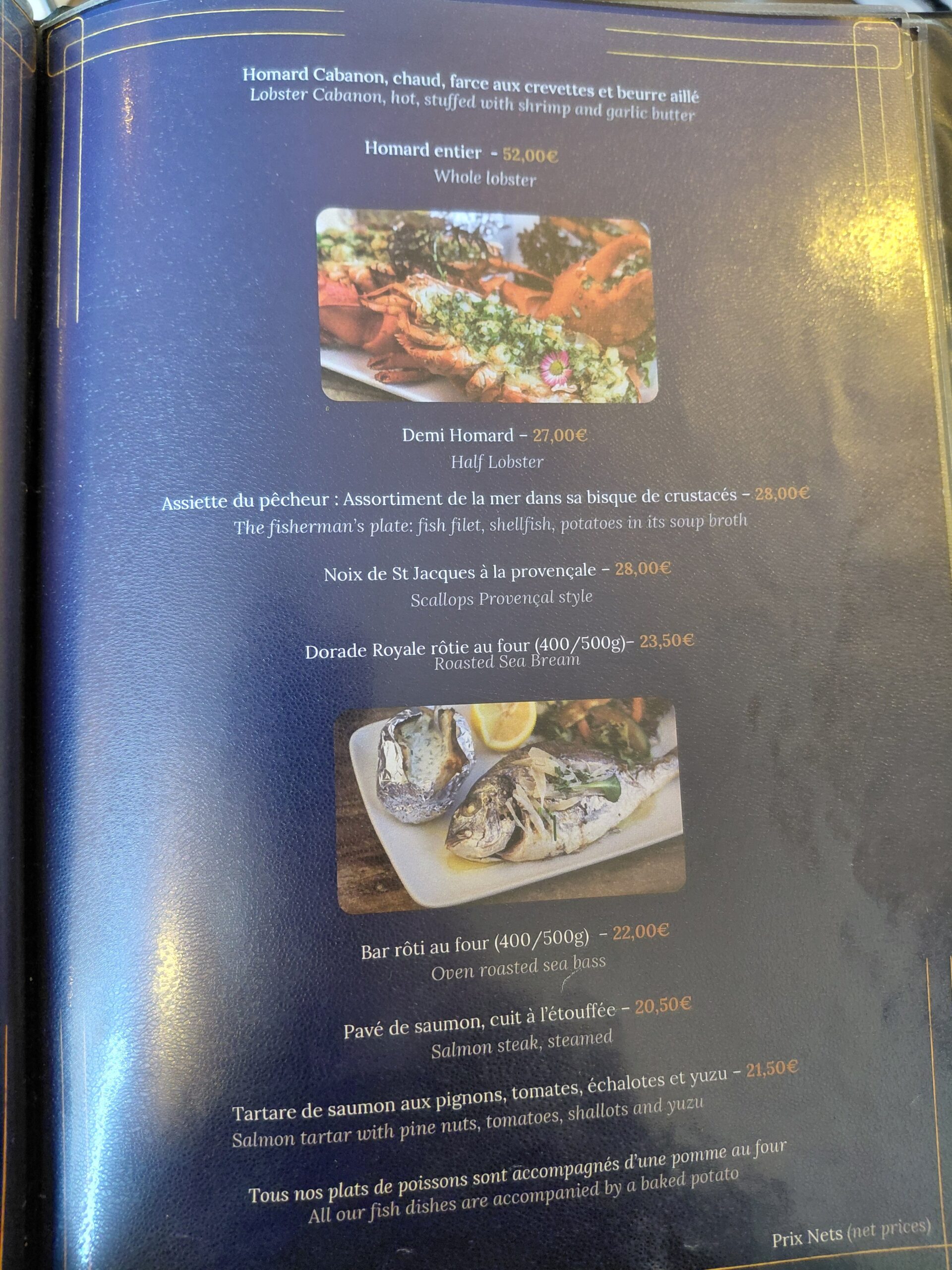 壁に貼られたポスター