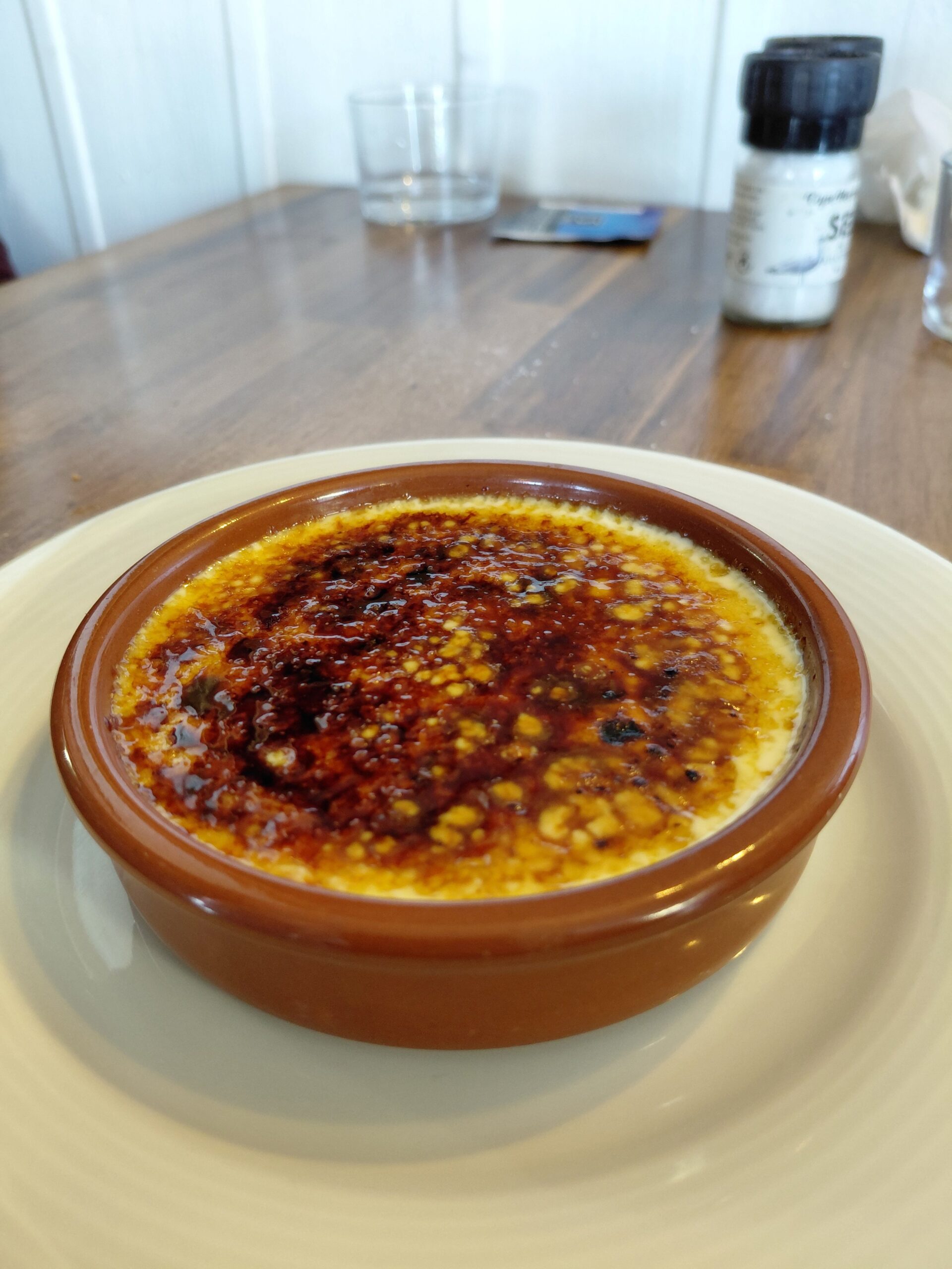 テーブルの上にあるスープ