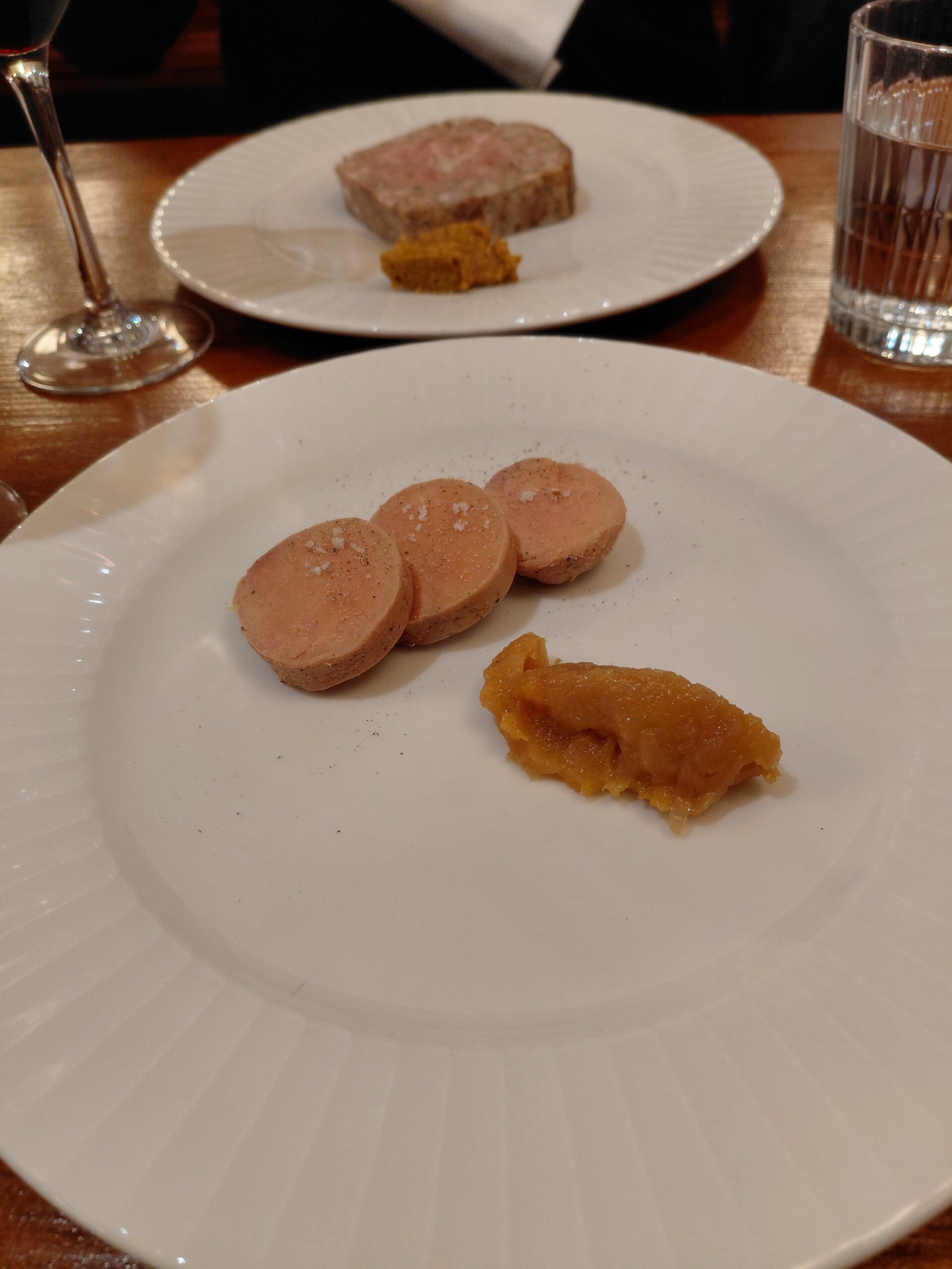 皿の上の食べ物