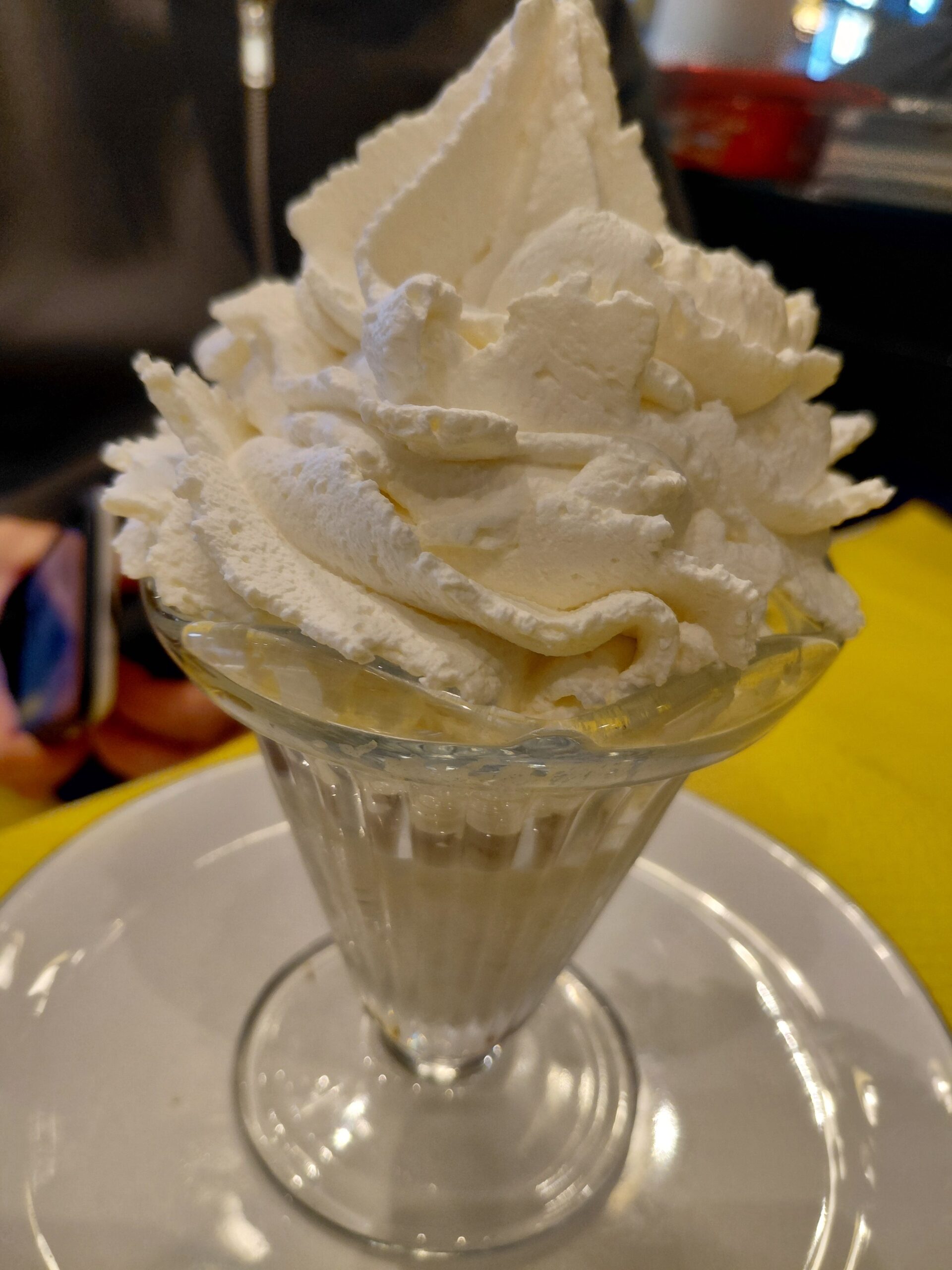 皿の上のデザート