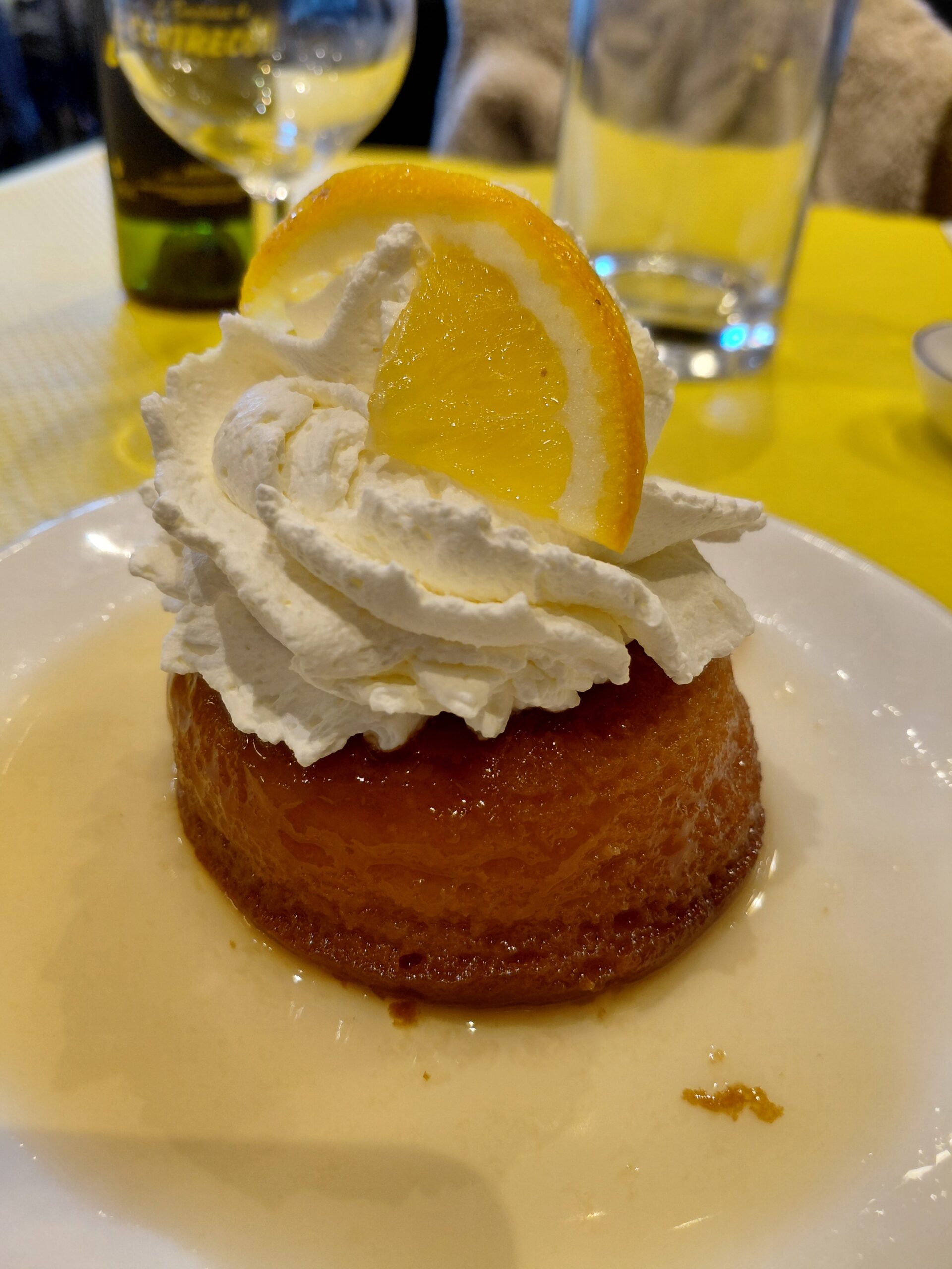 皿の上のデザート