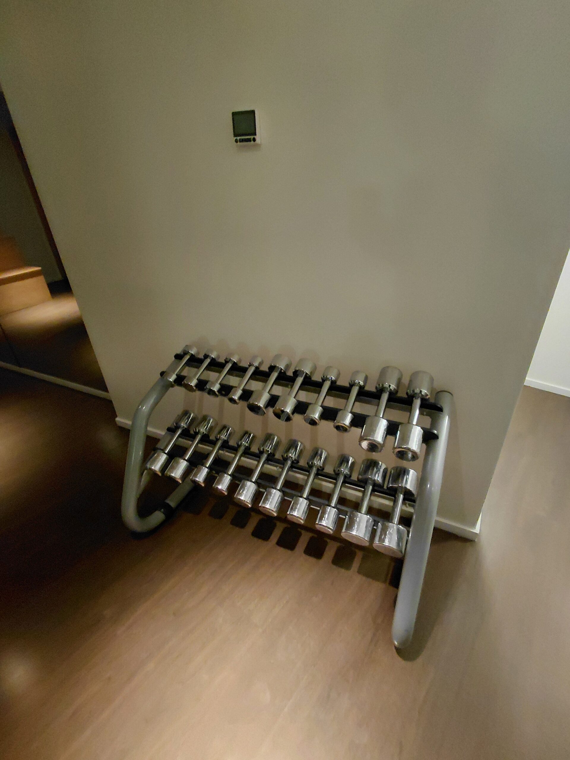 部屋の隅に置かれている