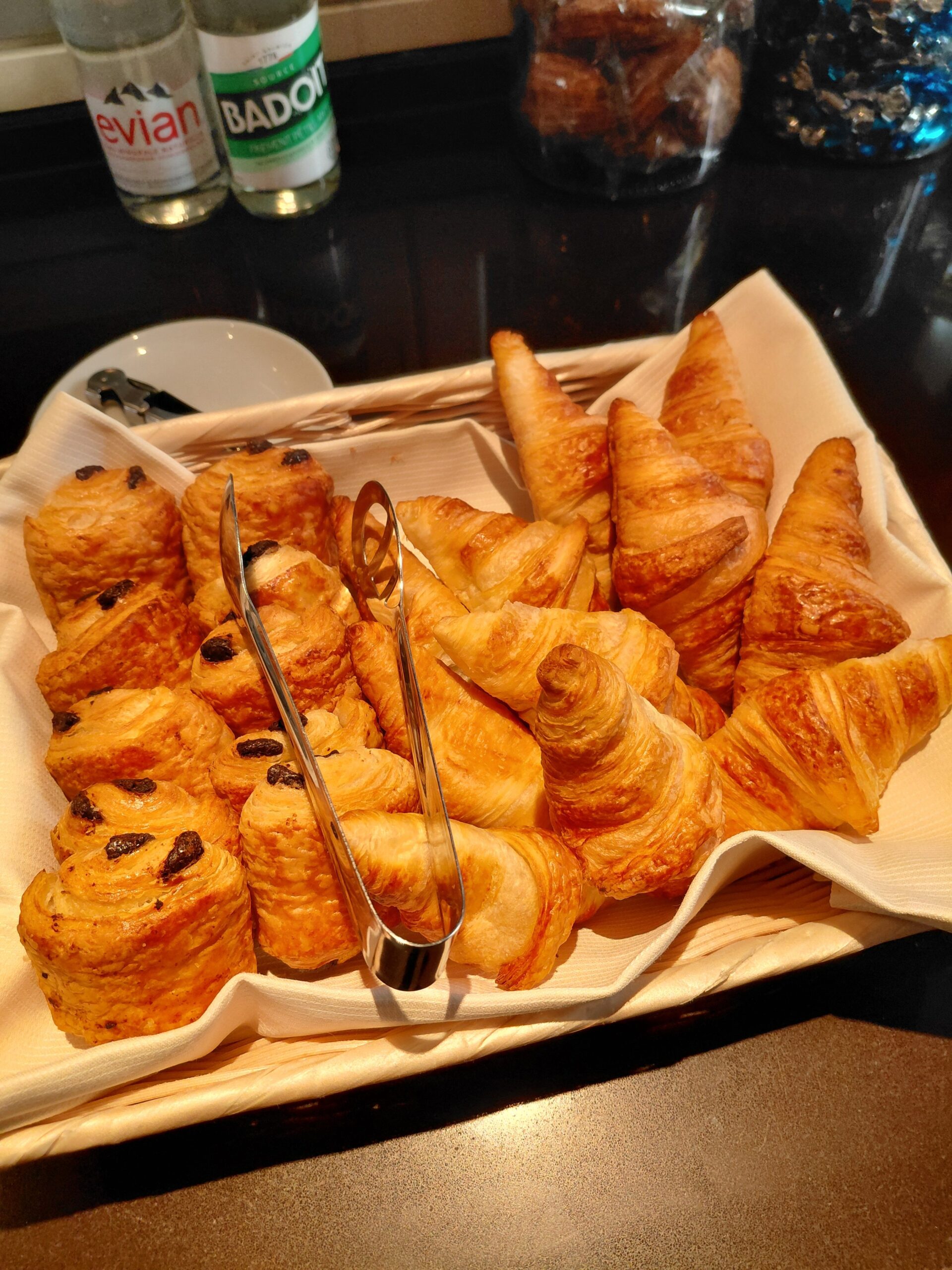 トレイの上にある揚げ物