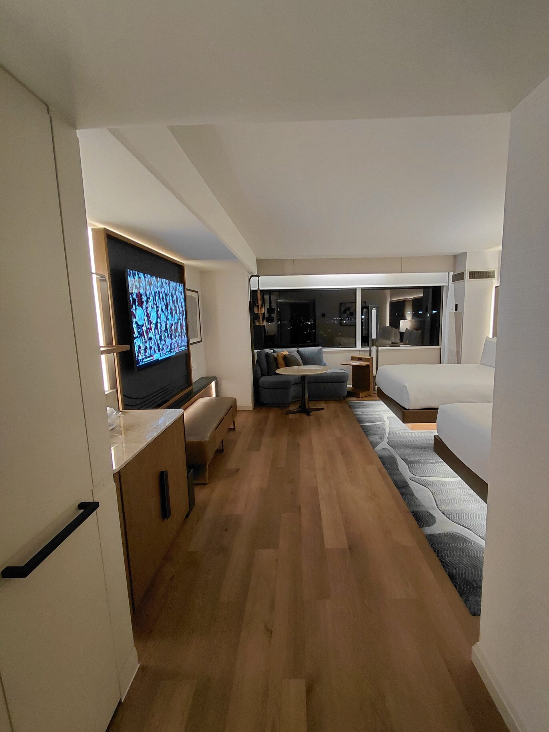 部屋に備えている様々な家具