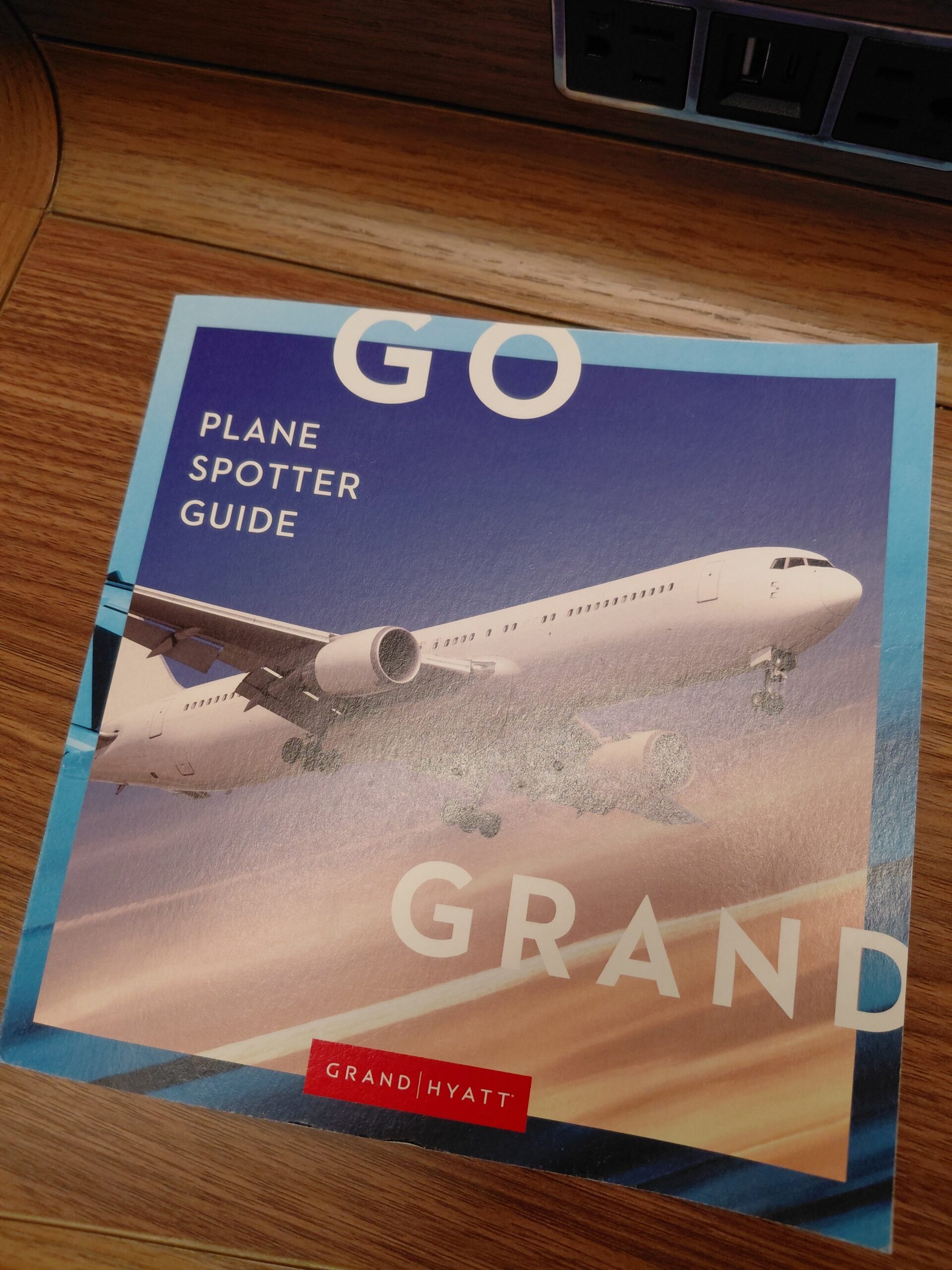 テーブルに置かれた本