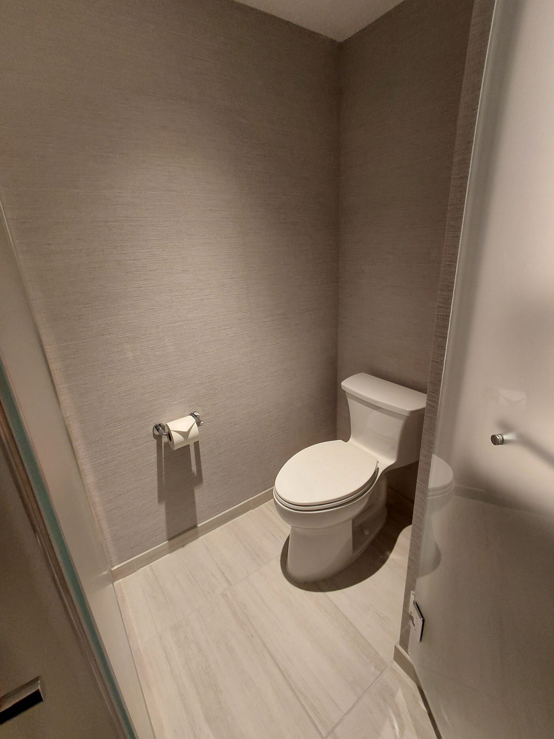 鏡のあるバスルーム