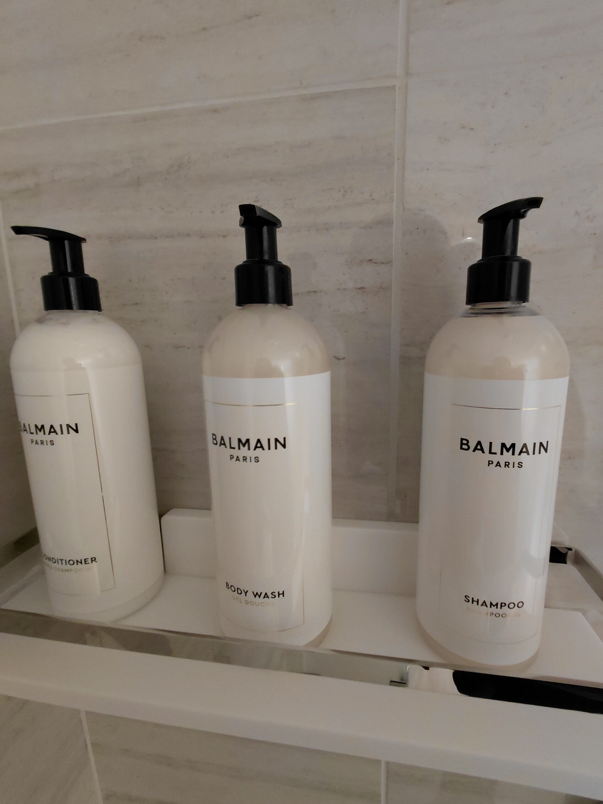 カウンターに置いている数々の瓶