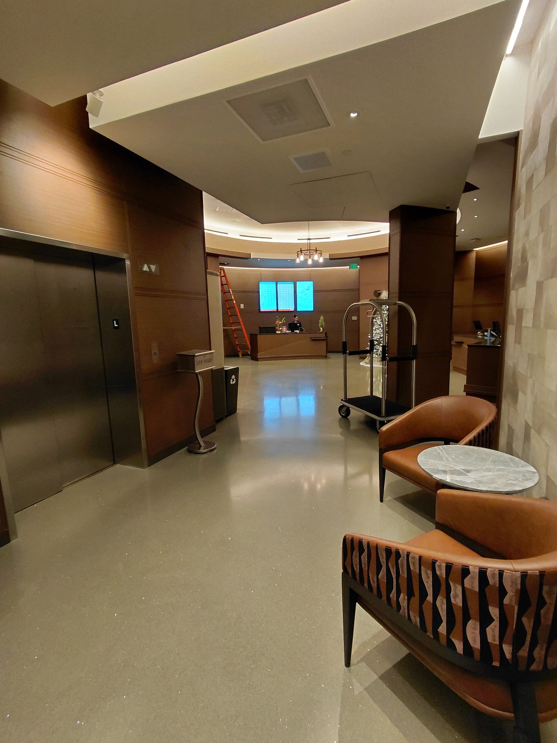 台の上に置かれている部屋