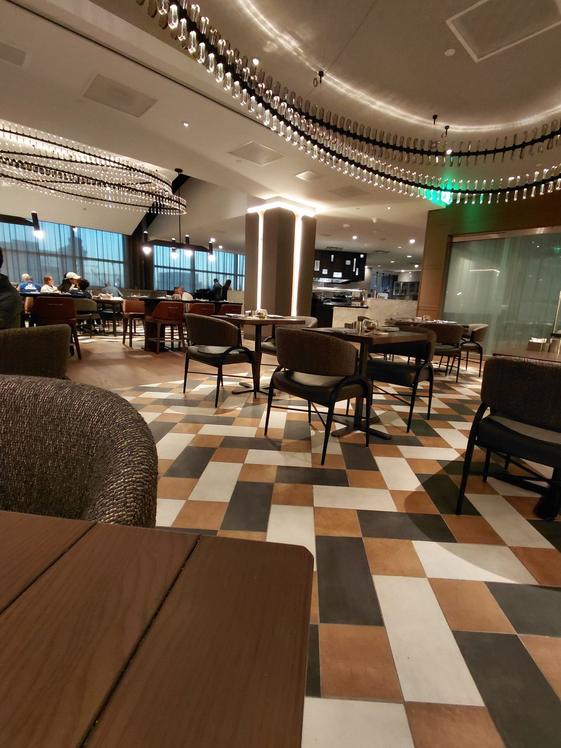 部屋に備えている数々の椅子