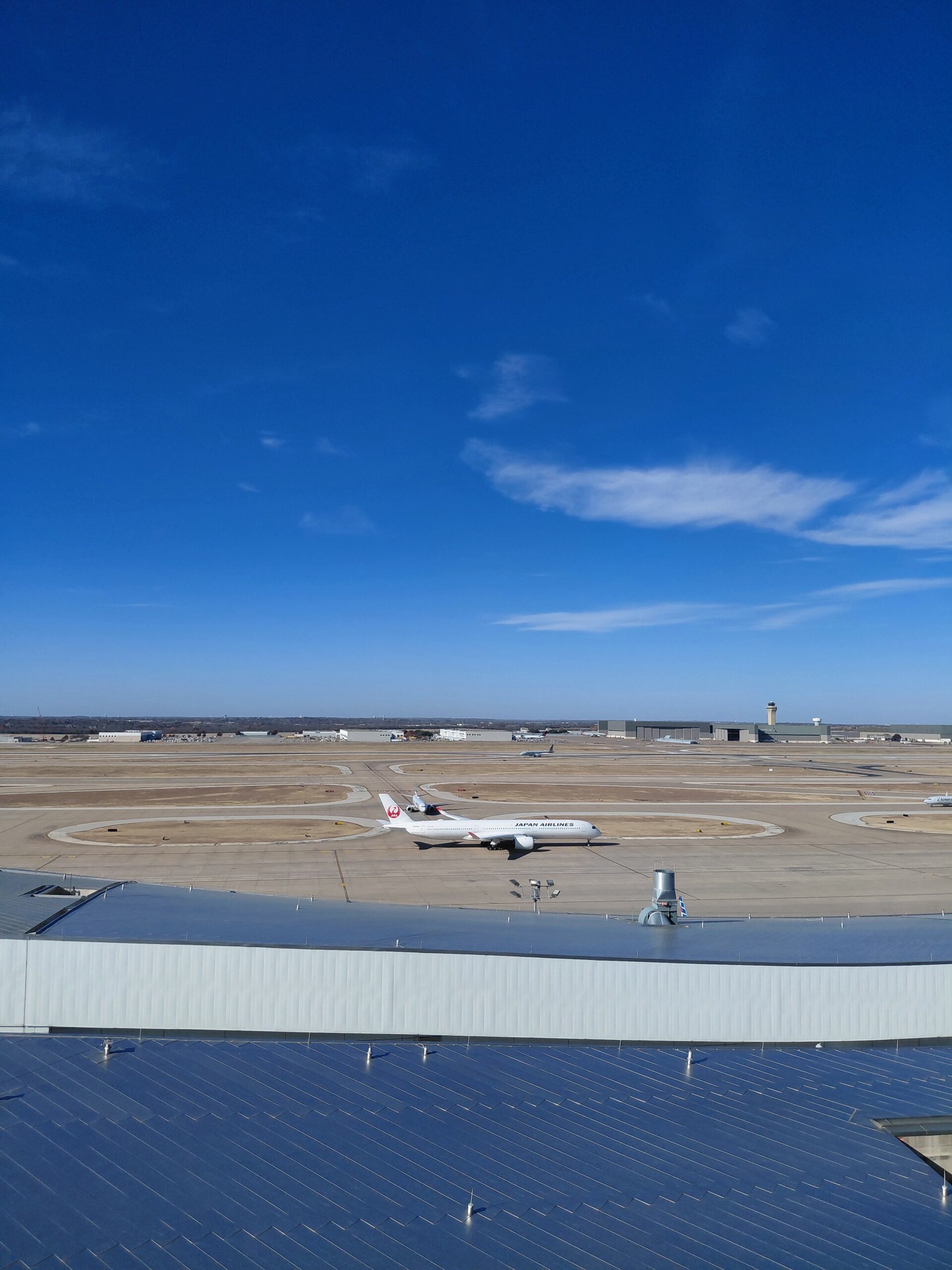 砂浜の上にいる飛行機