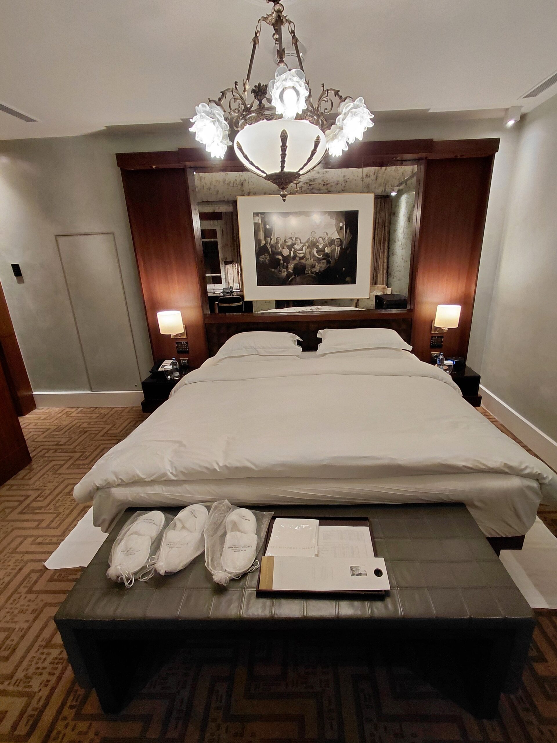 寝室の一角にあるベット