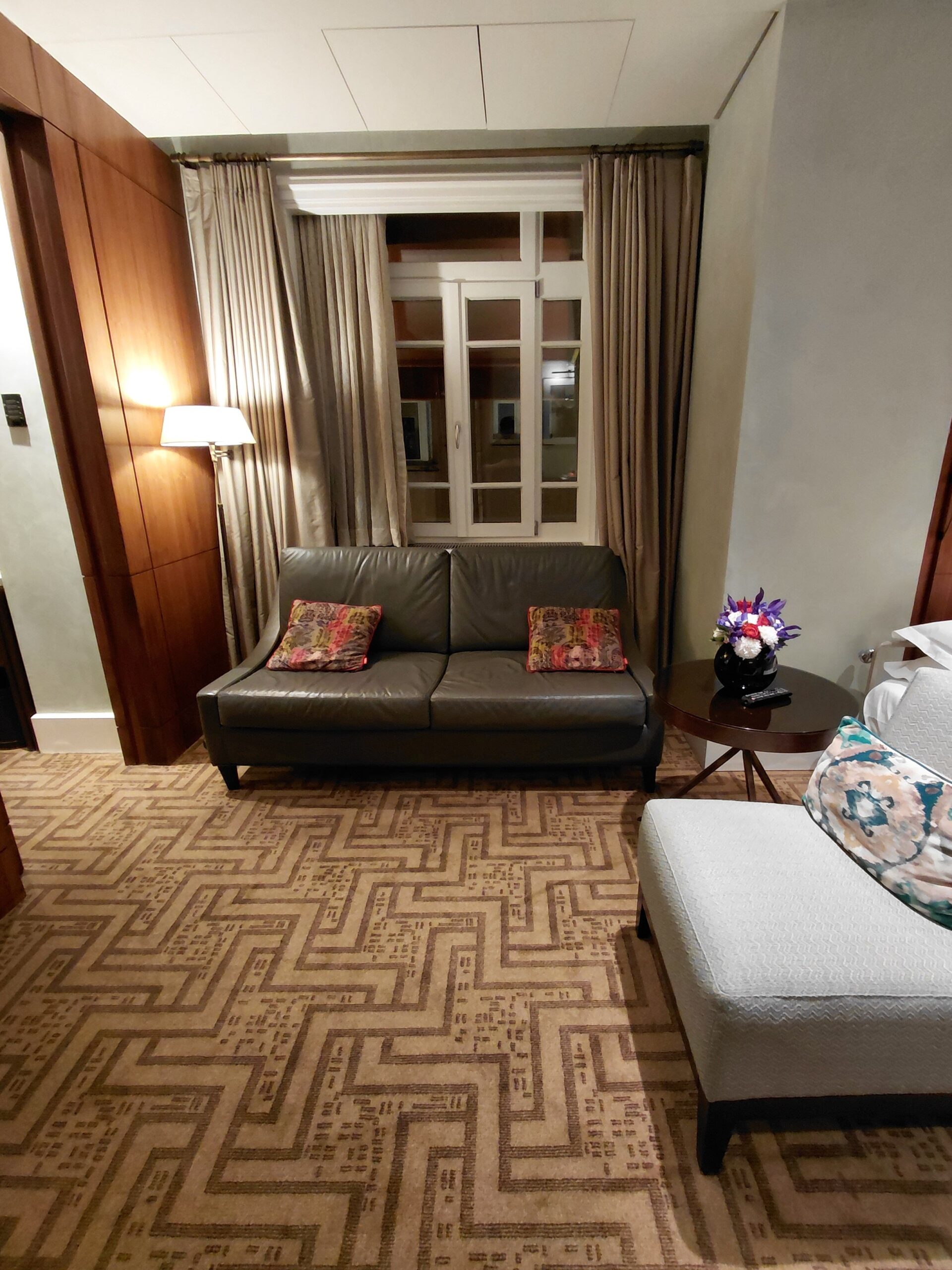 寝室の一角にあるソファー