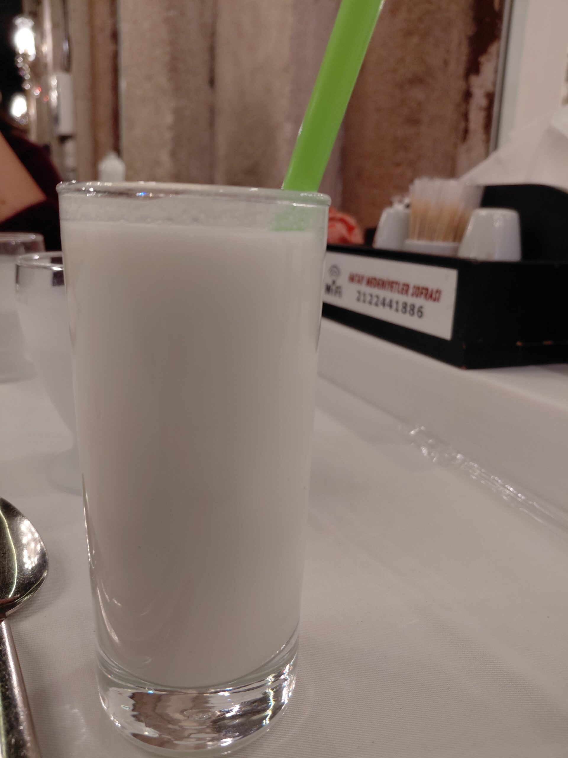 ガラスのコップに入った飲み物