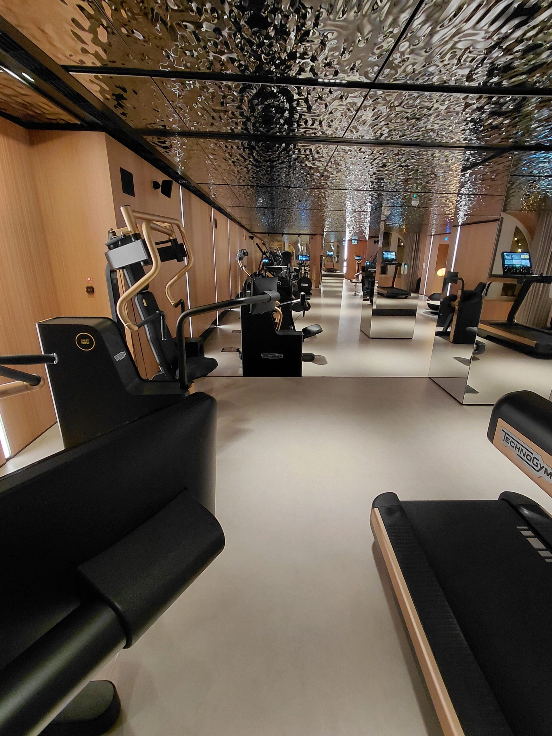 部屋に備えている様々な家具