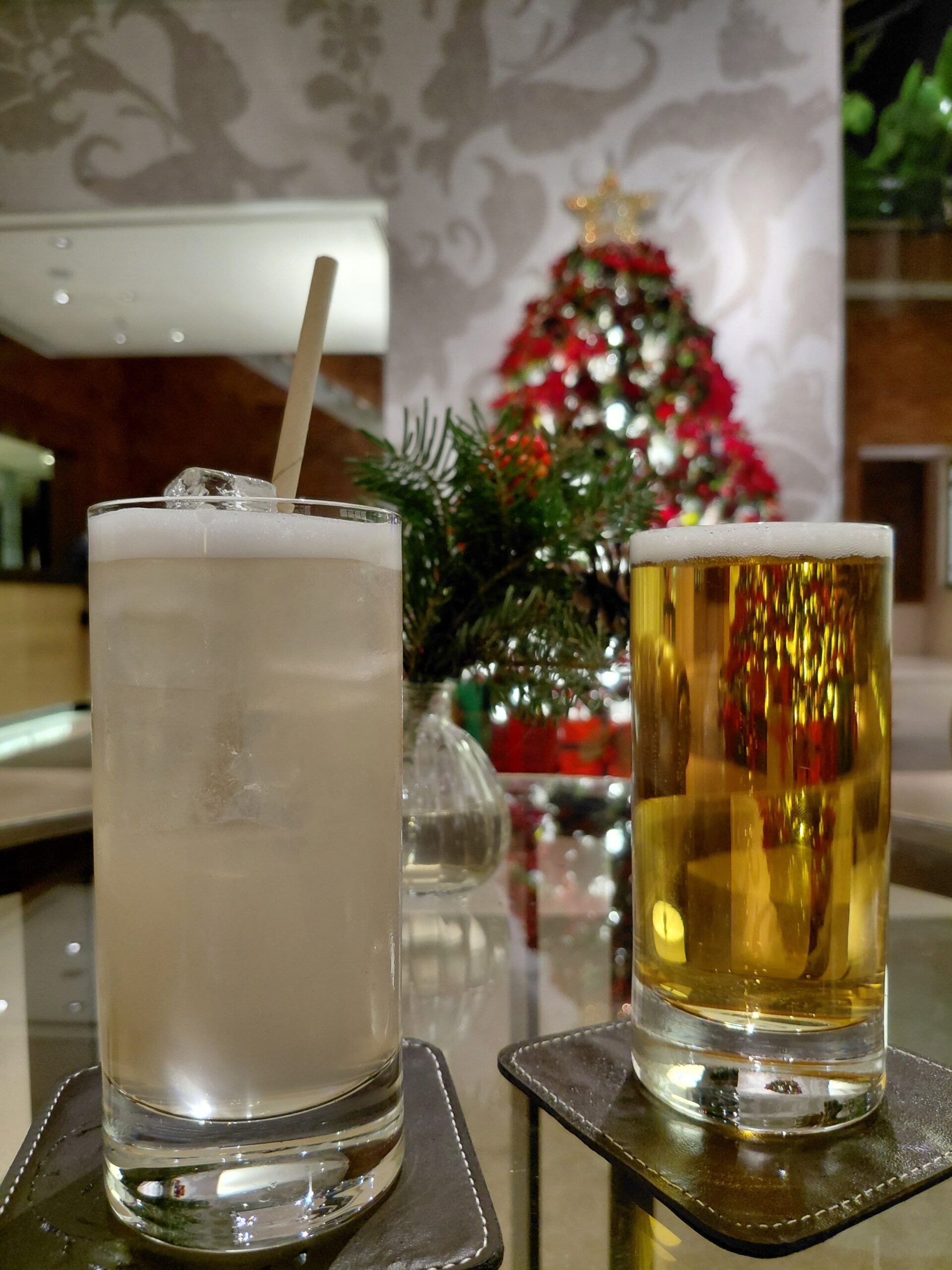 ガラスのコップに入った飲み物