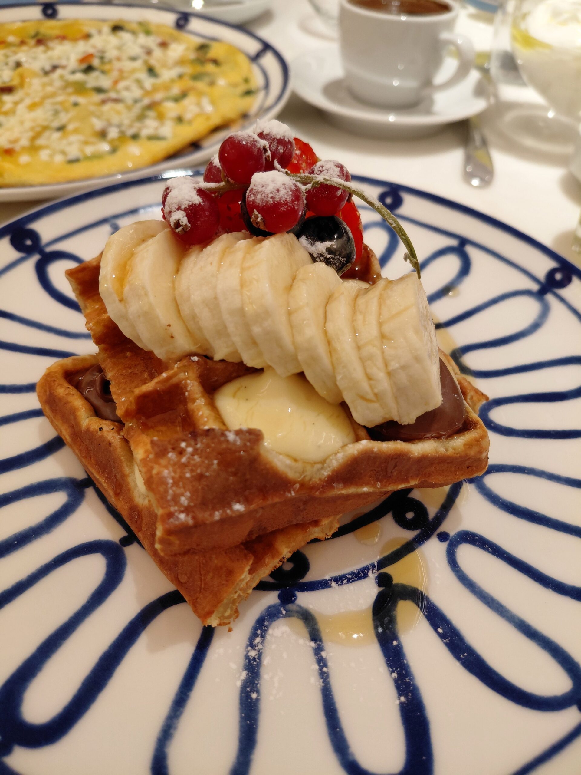 皿の上のデザート