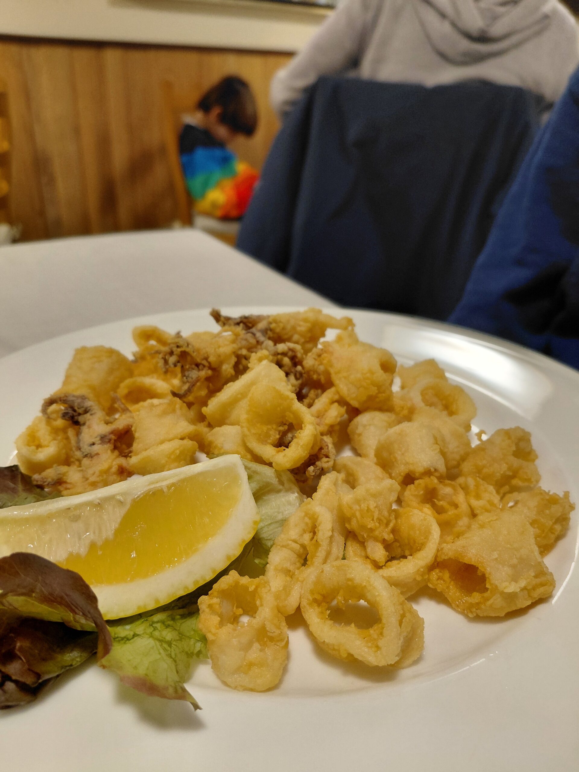 皿に盛られた食べ物