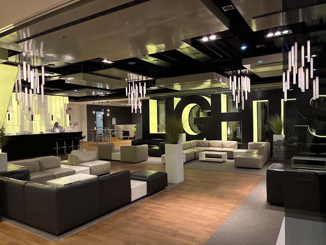 部屋に備えている様々な家具