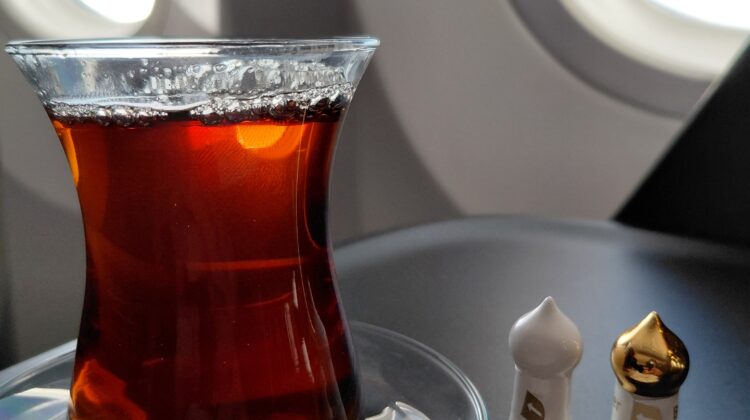 車のカップに入った飲み物