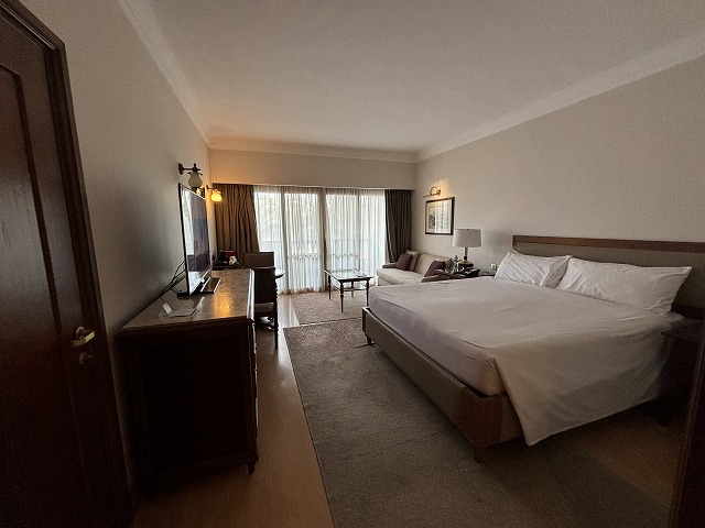 ホテルのベッドルーム