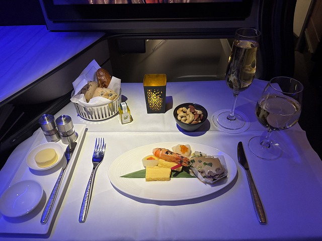 机の上にある食事